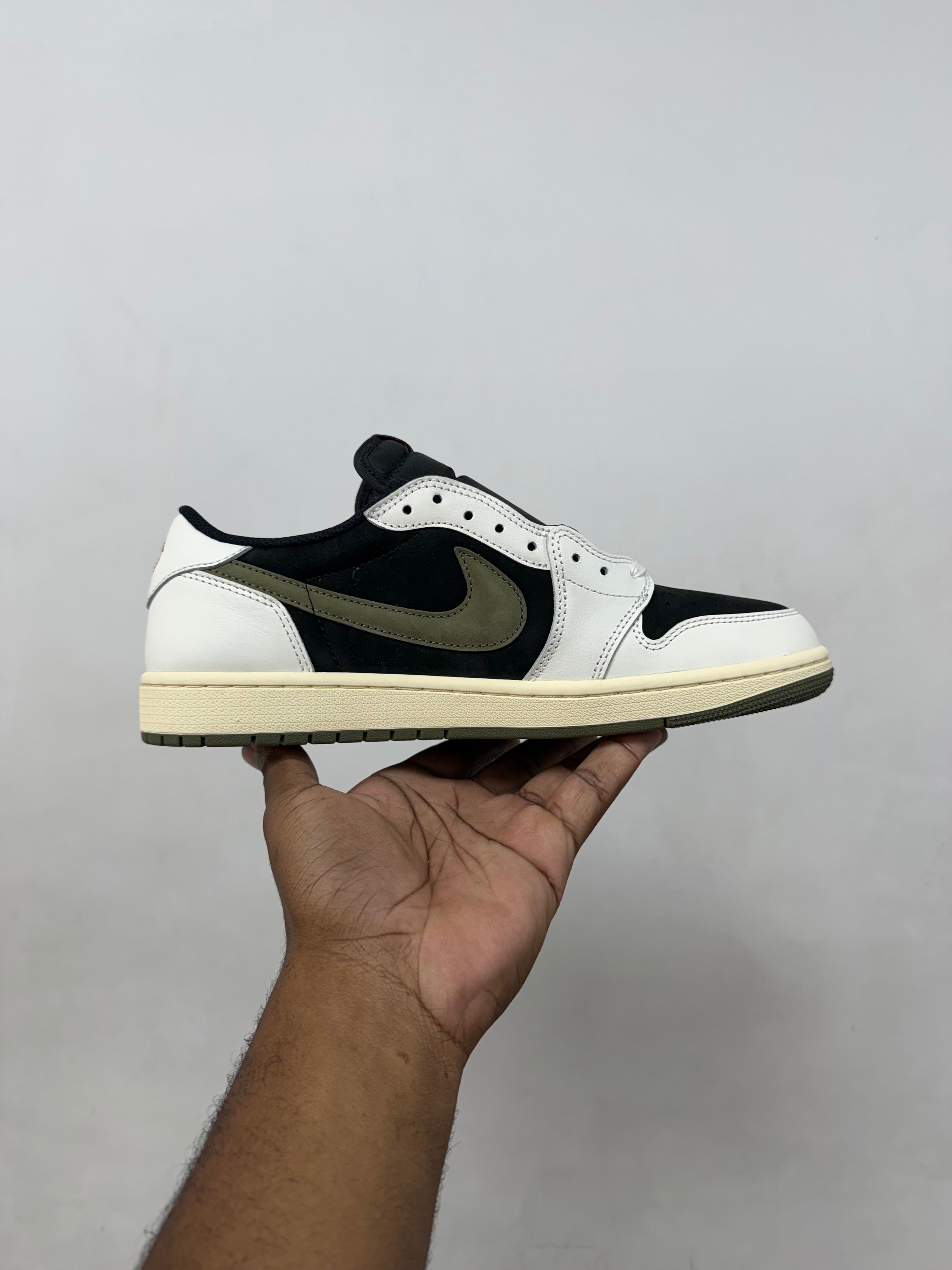 Jordan 1 Low Travis Scott Medium Olive Sneakers