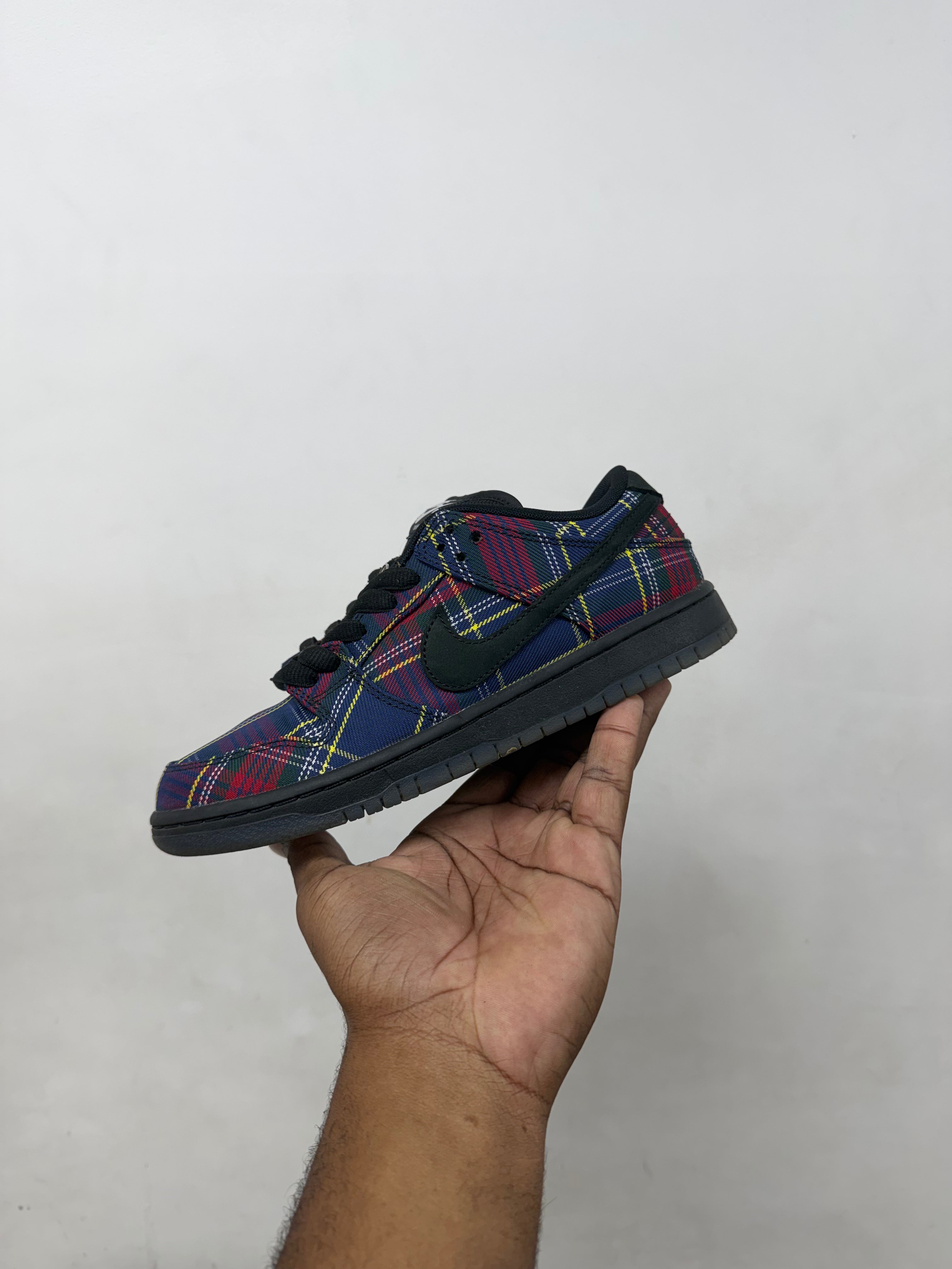 Nike SB Dunk Low Nardwar Sneakers
