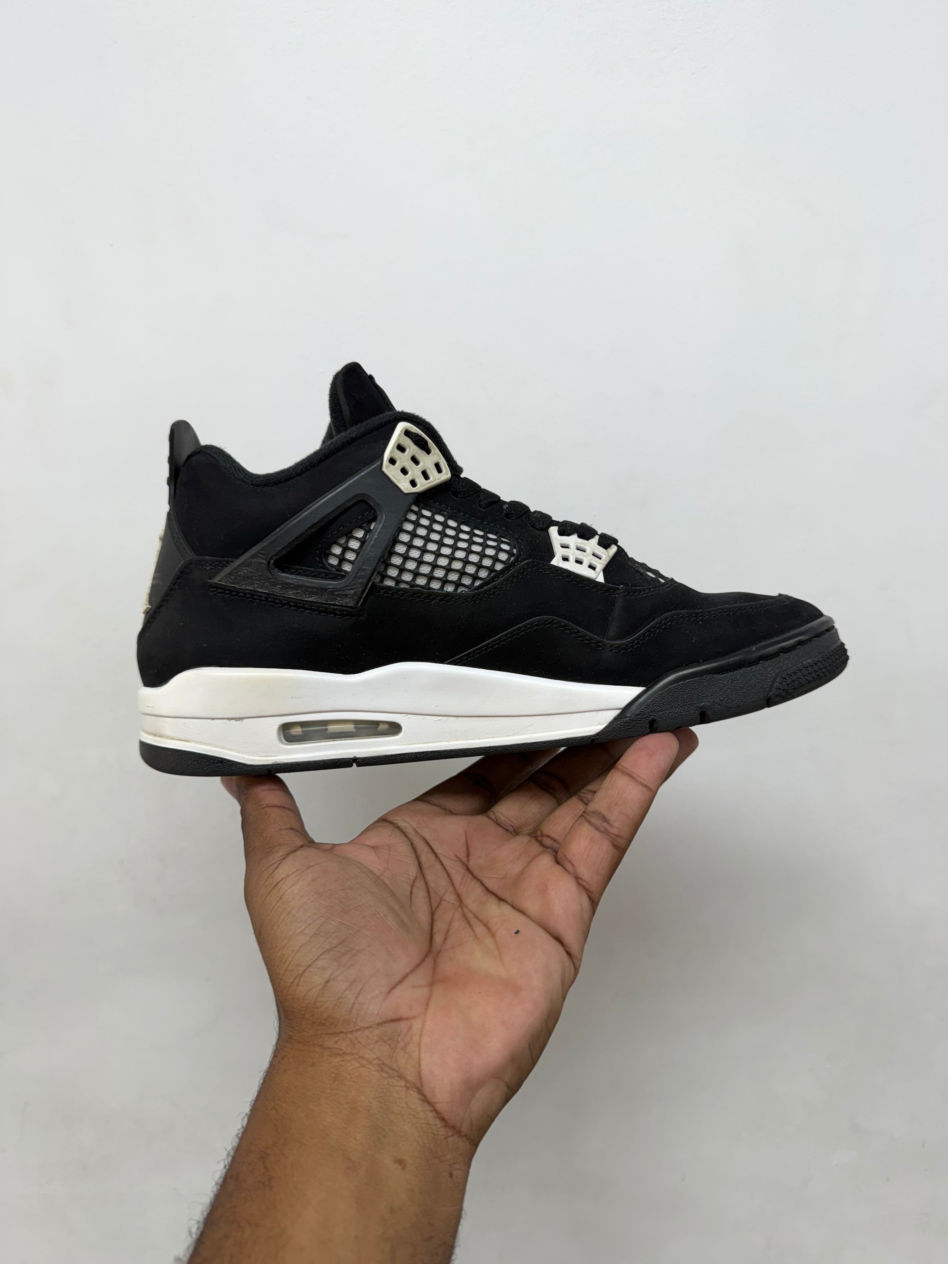 Jordan 4 White Thunder Sneakers