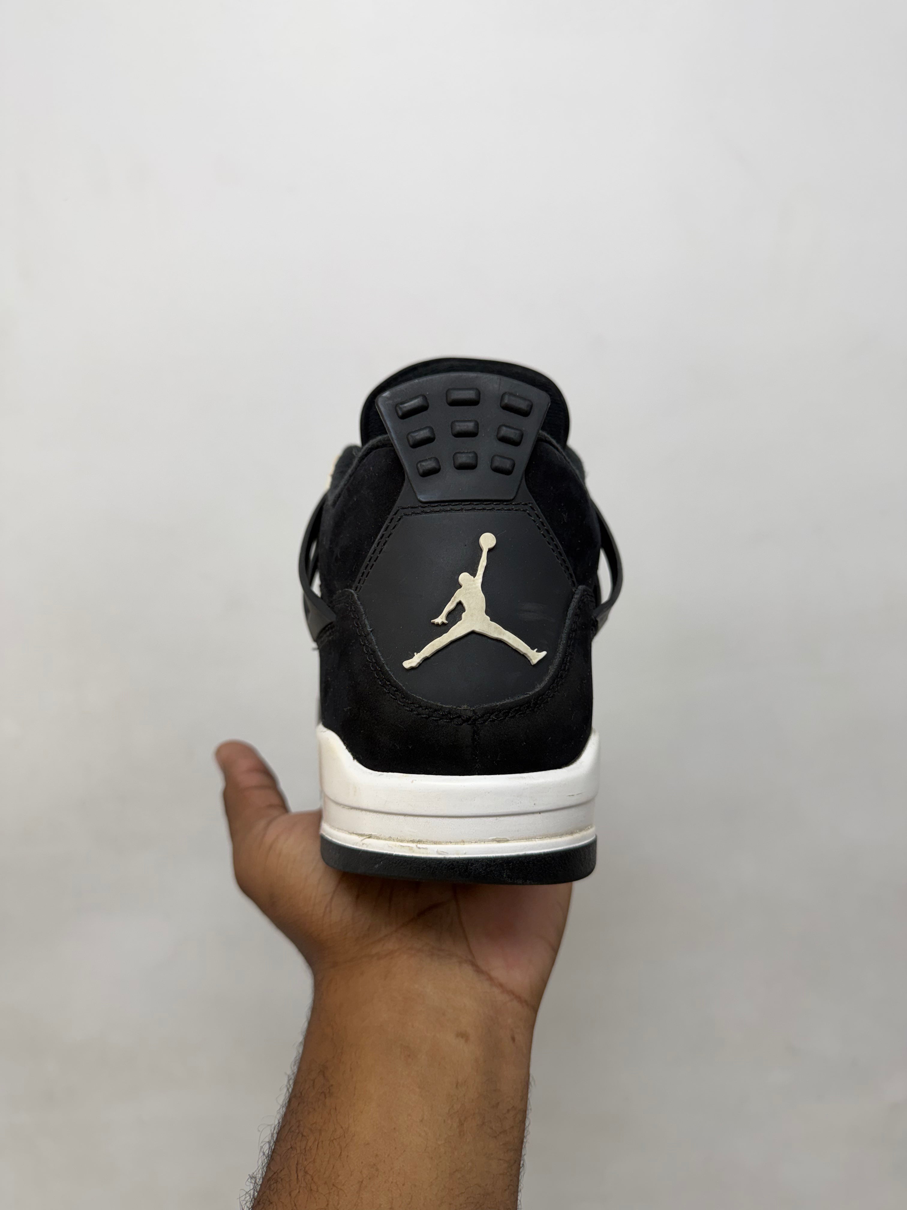 Jordan 4 White Thunder Sneakers