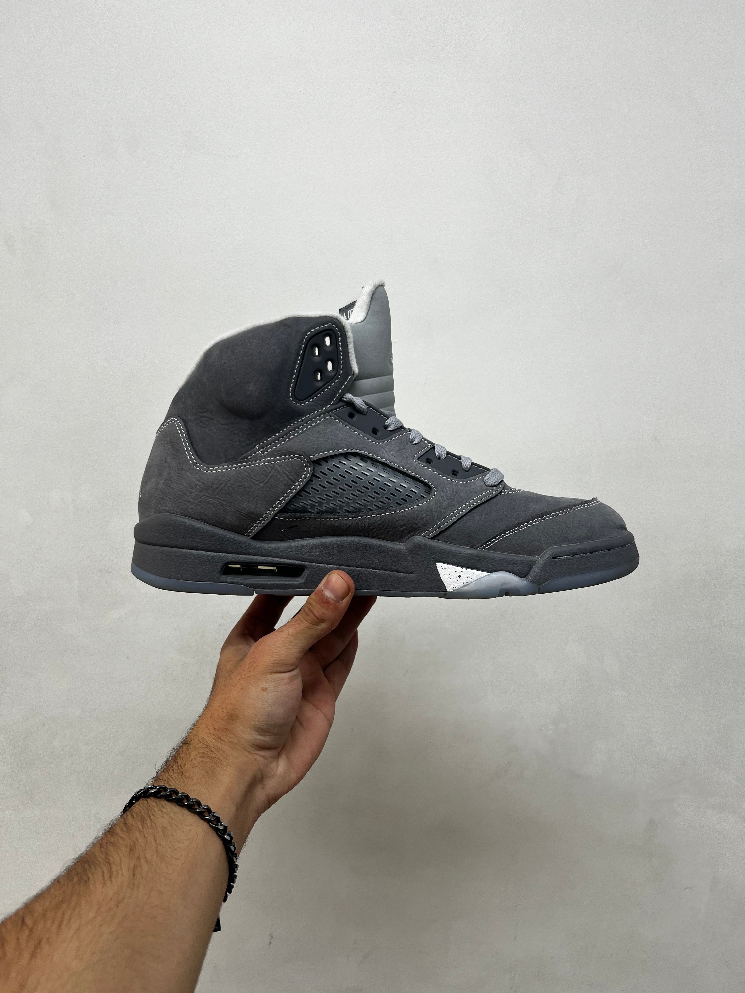 Jordan 5 Wolf Grey Sneakers