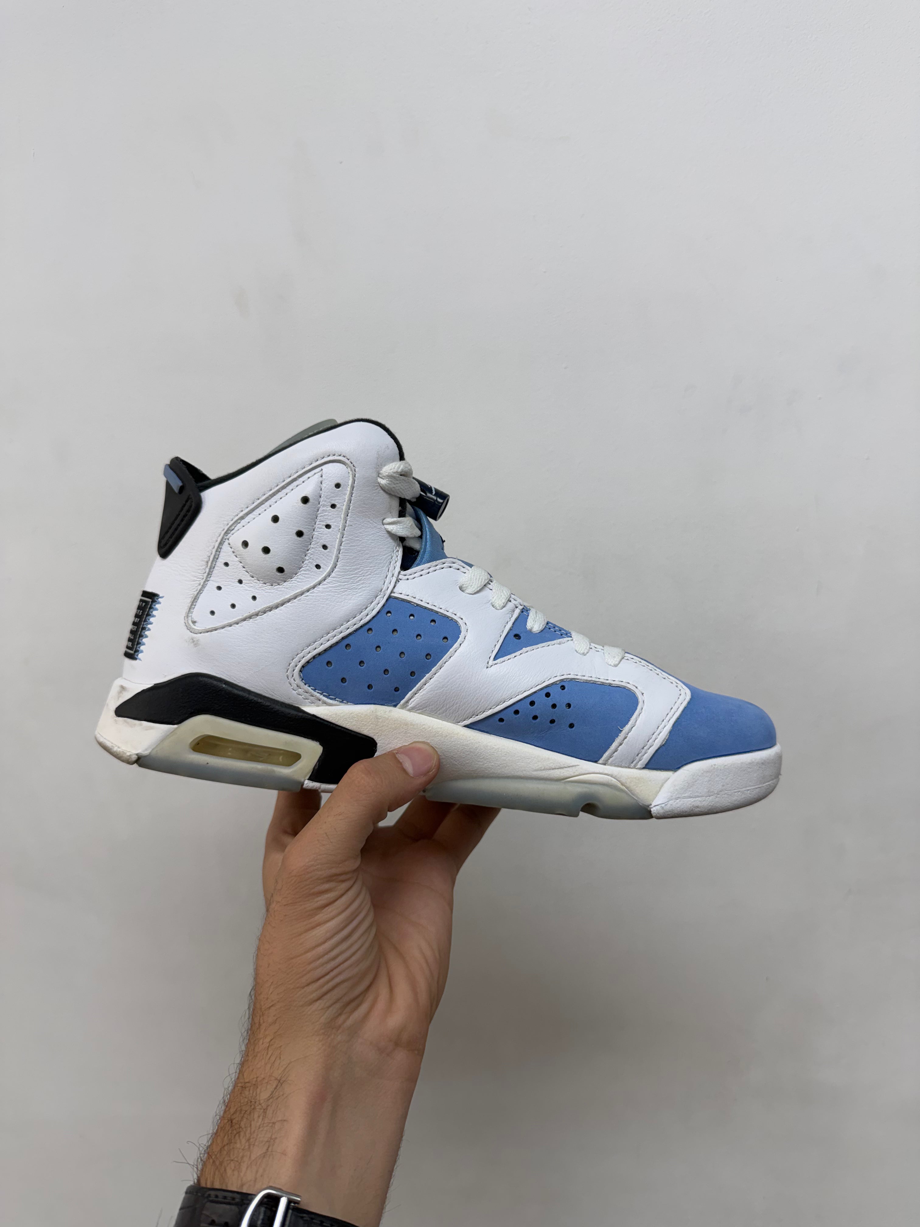 Jordan 6 UNC Sneakers