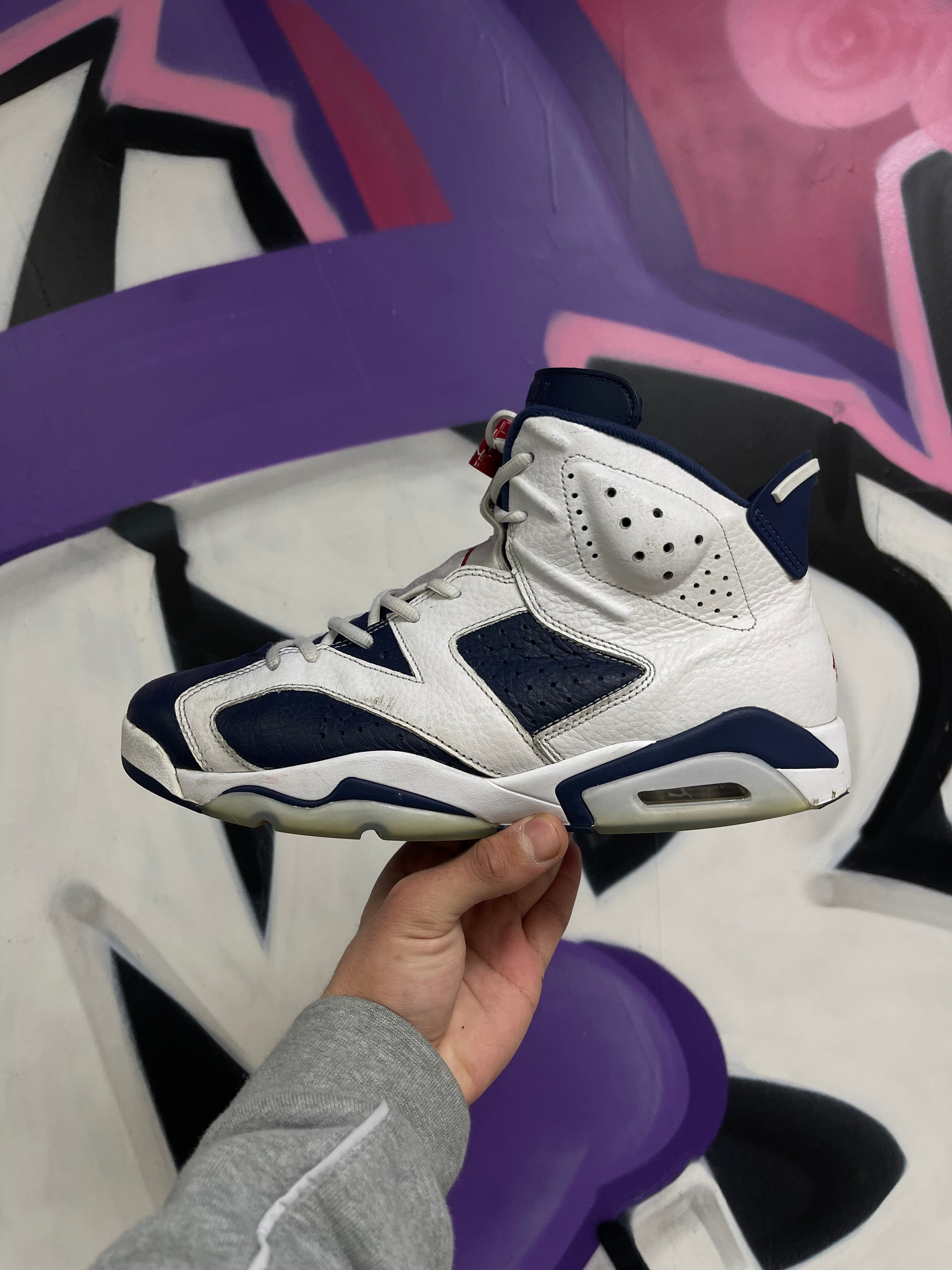 Nike Jordan 6 Midnight Navy Sneakers