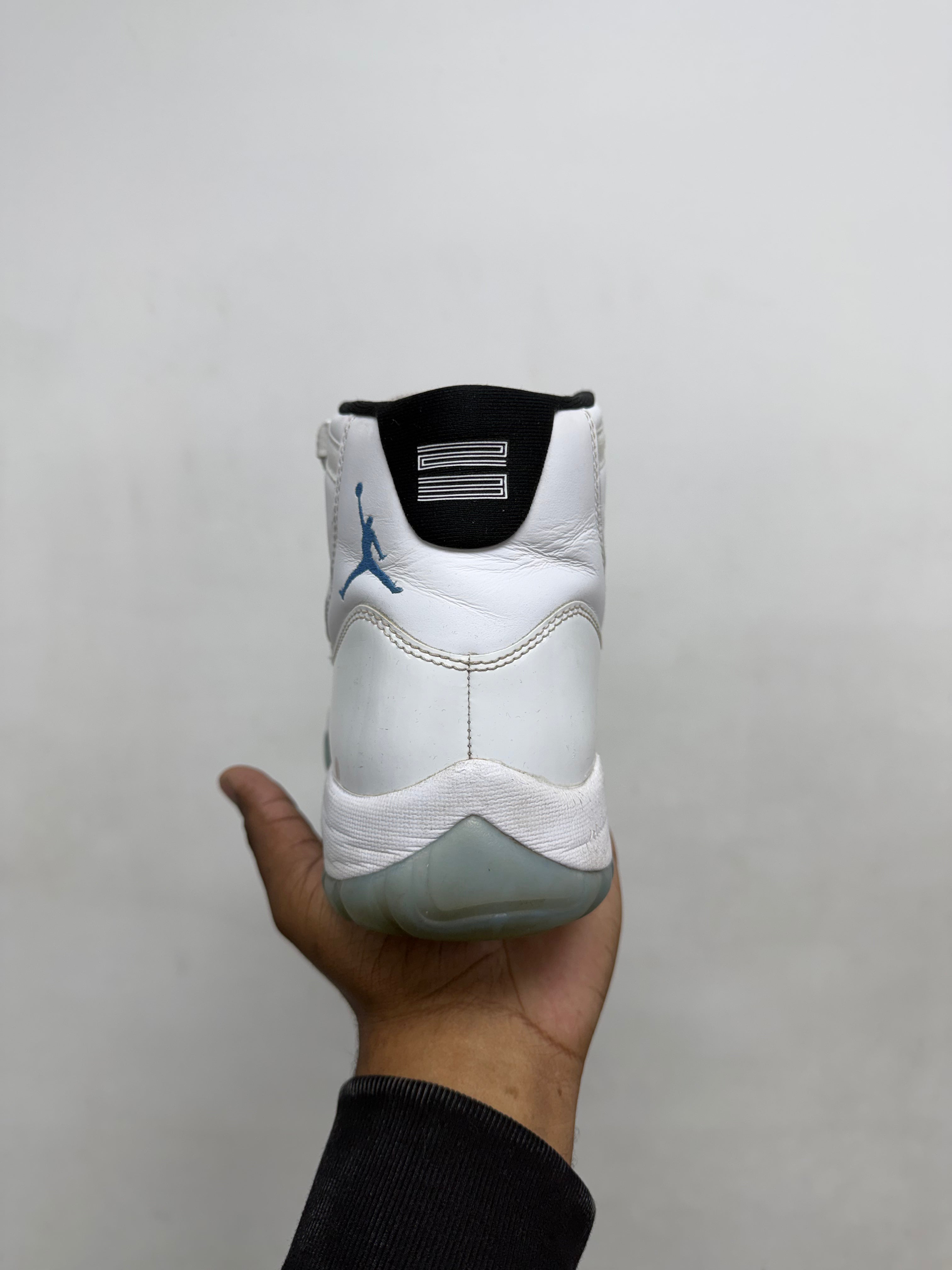 Jordan 11 Legend Blue Sneakers