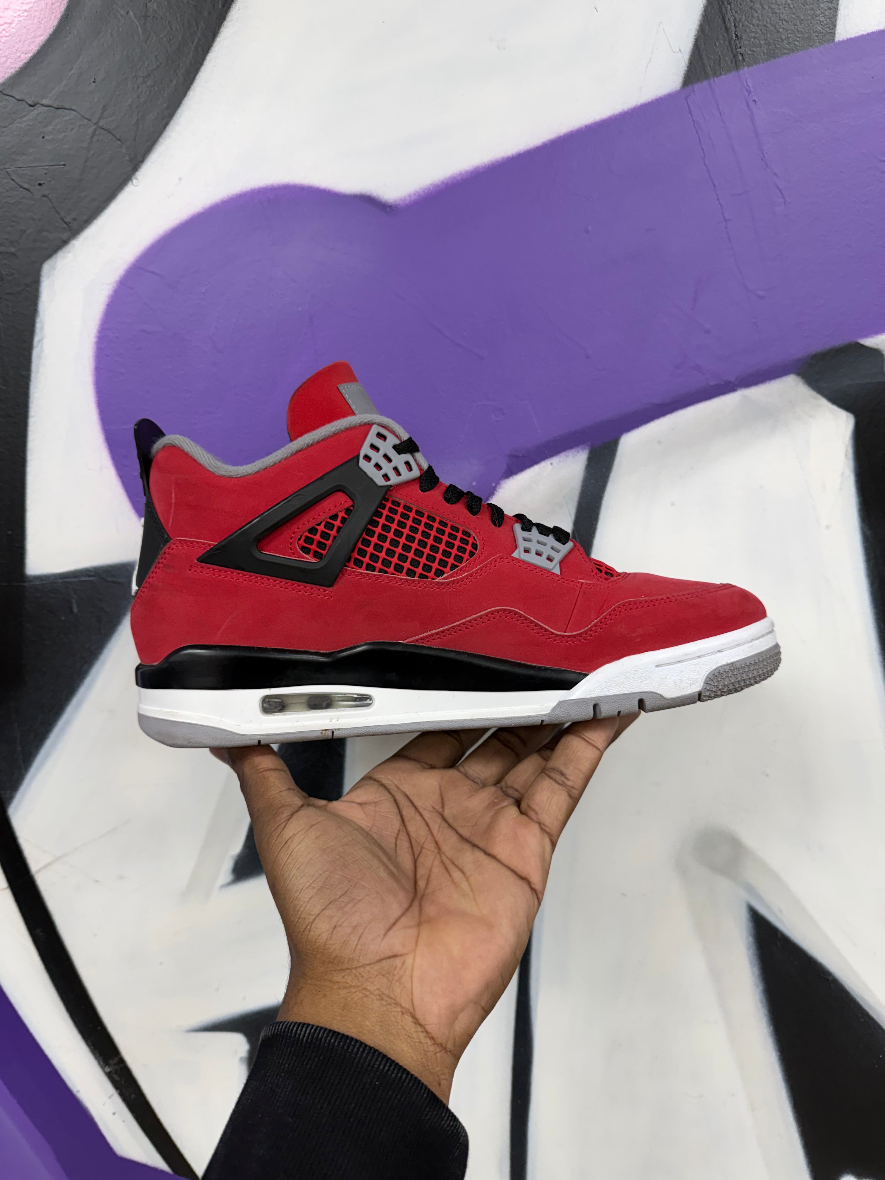 Jordan 4 Toro Sneakers