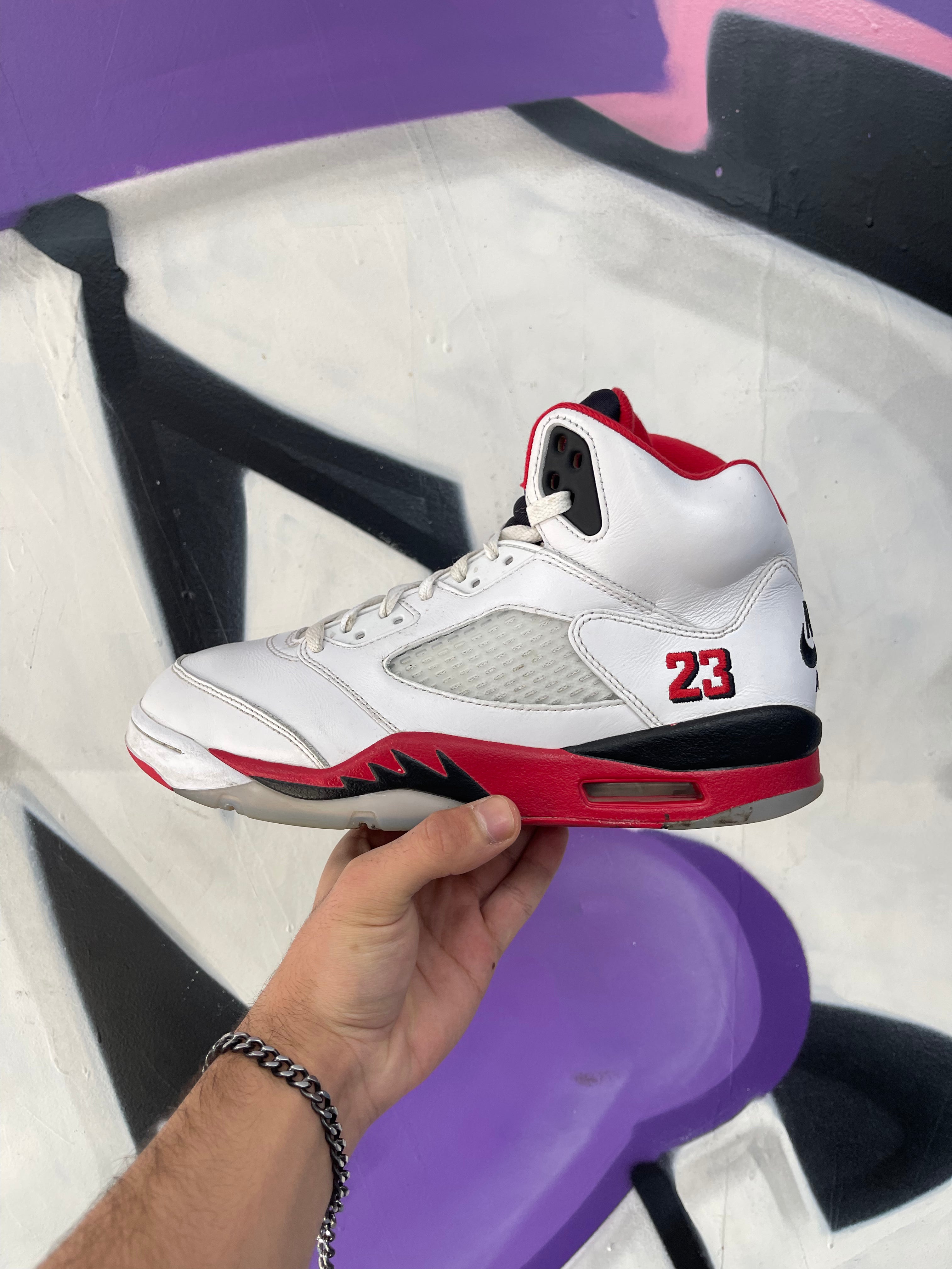 Jordan 5 Fire Red Sneakers