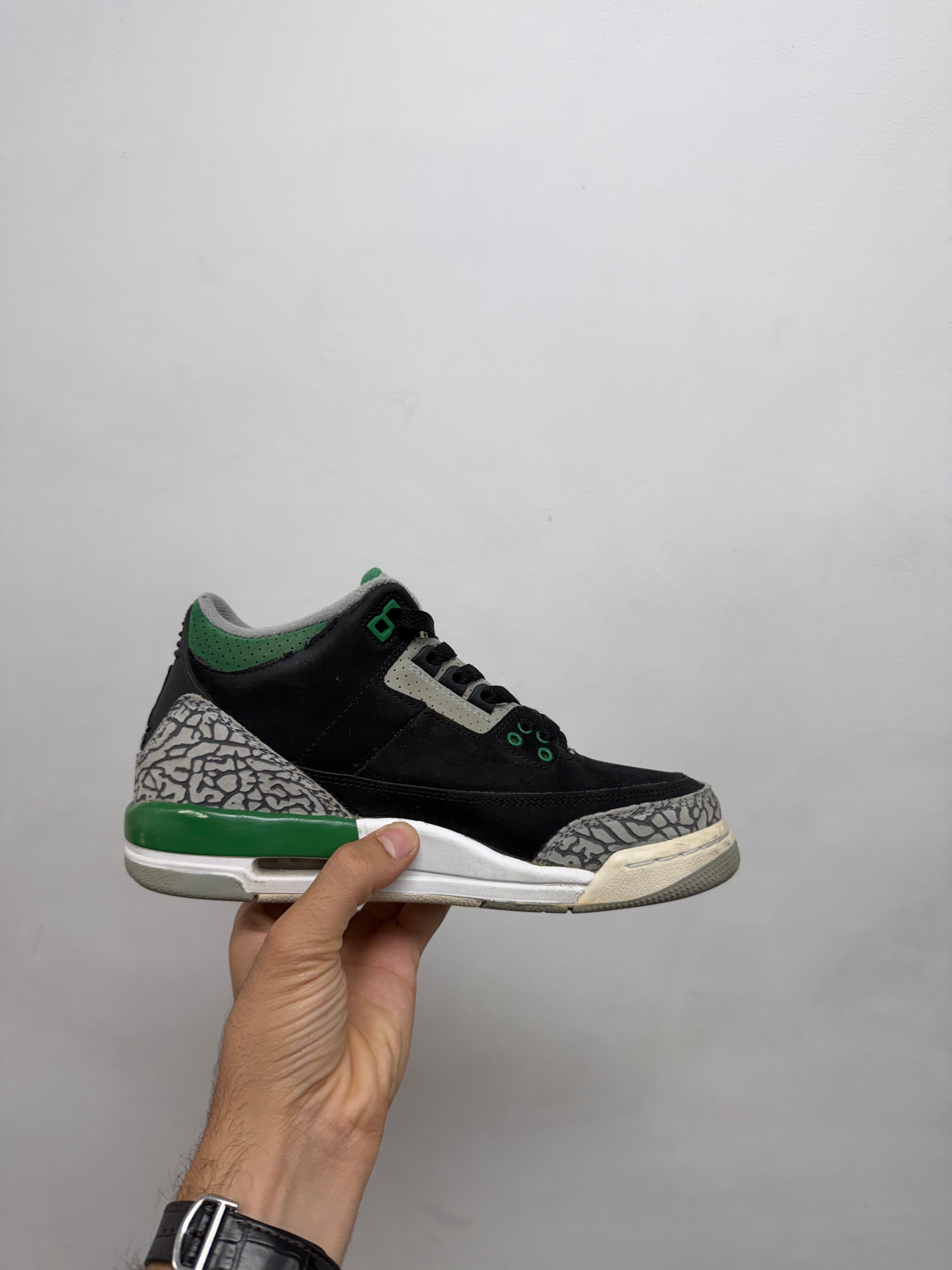 Jordan 3 Pine Green Sneakers