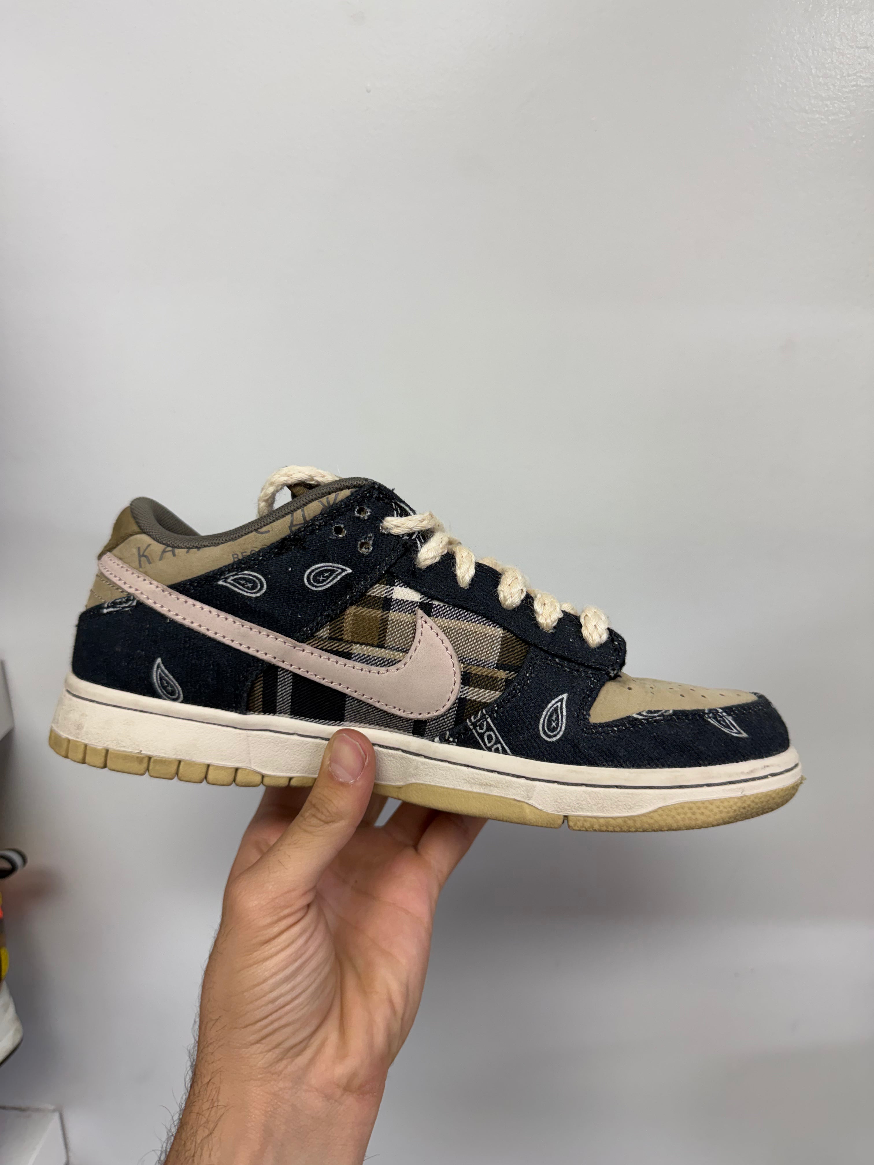 Nike SB Dunk Low Travis Scott Sneakers