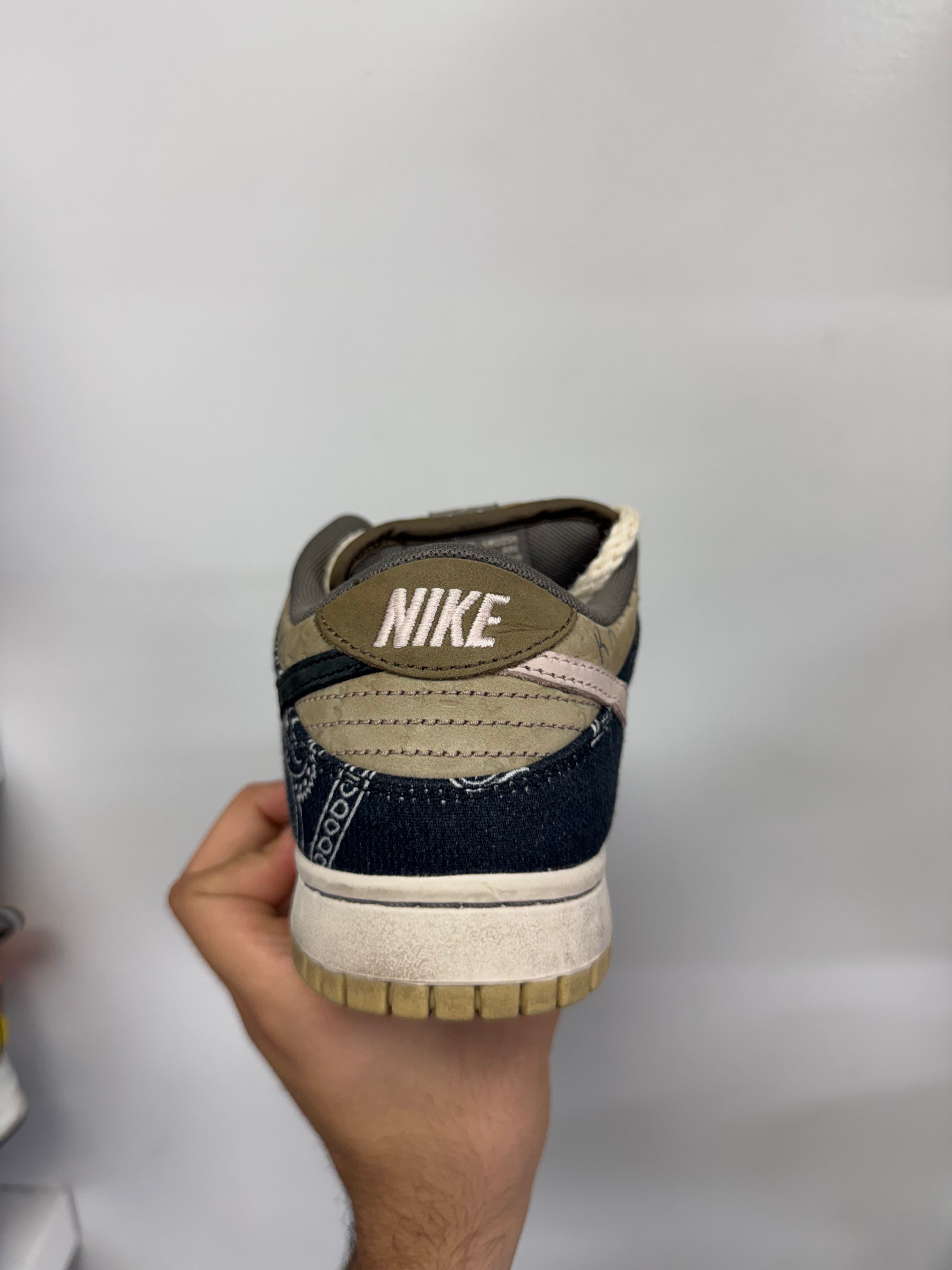 Nike SB Dunk Low Travis Scott Sneakers
