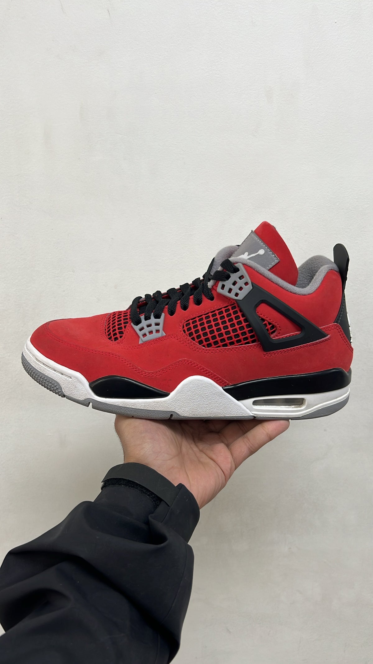 Jordan 4 Toro Sneakers