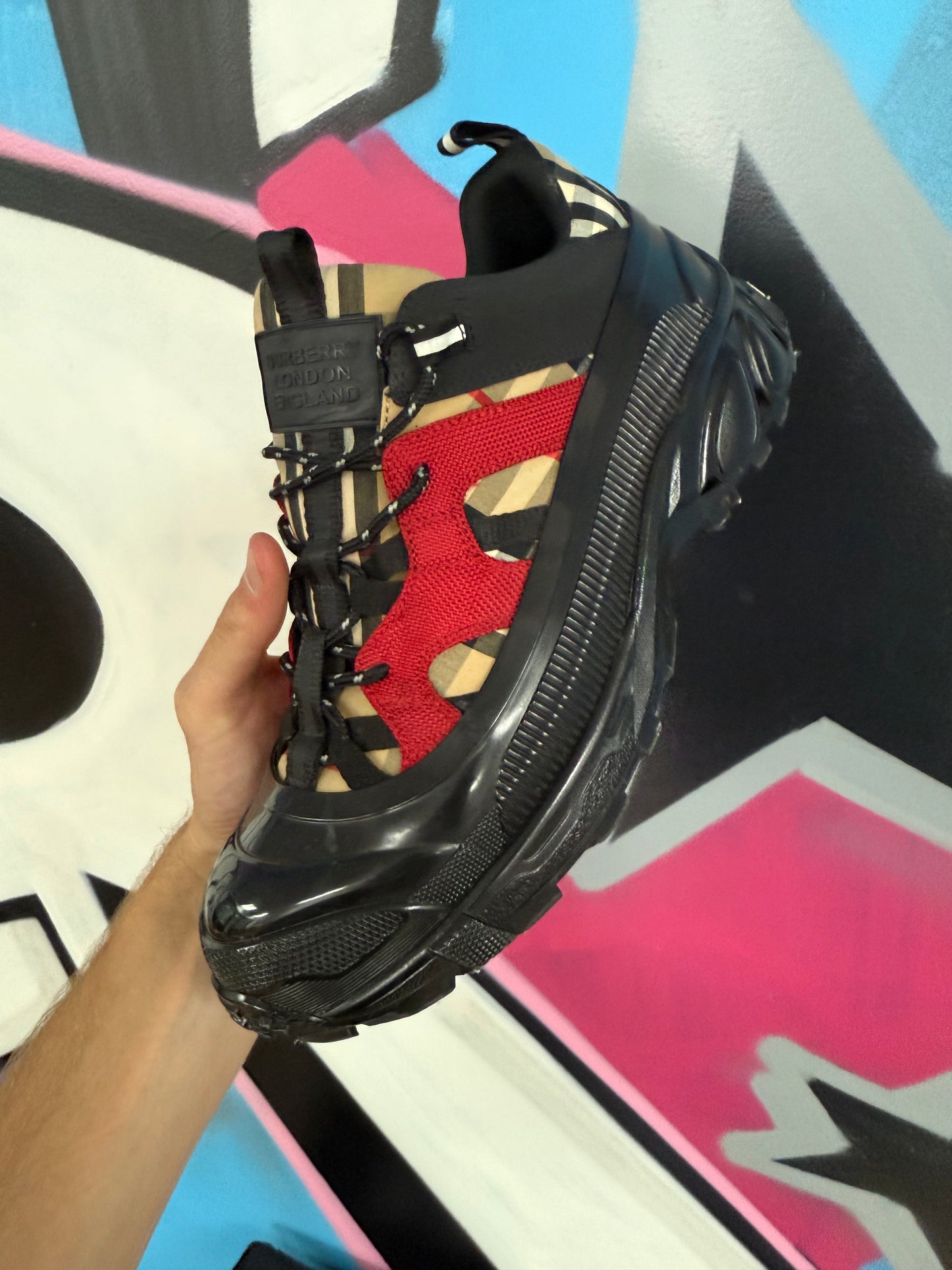 Burberry Arthur Vintage Low Black Red Used No Box