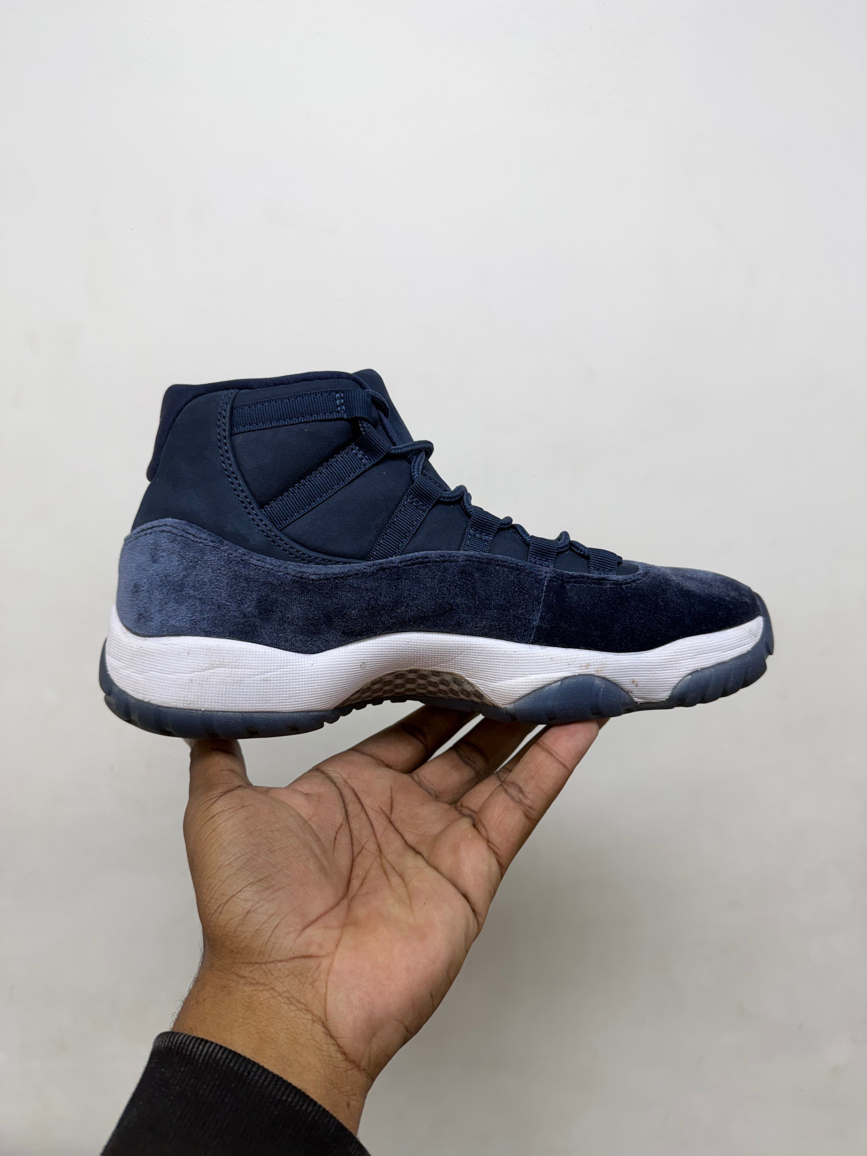 Jordan 11 Midnight Navy Sneakers