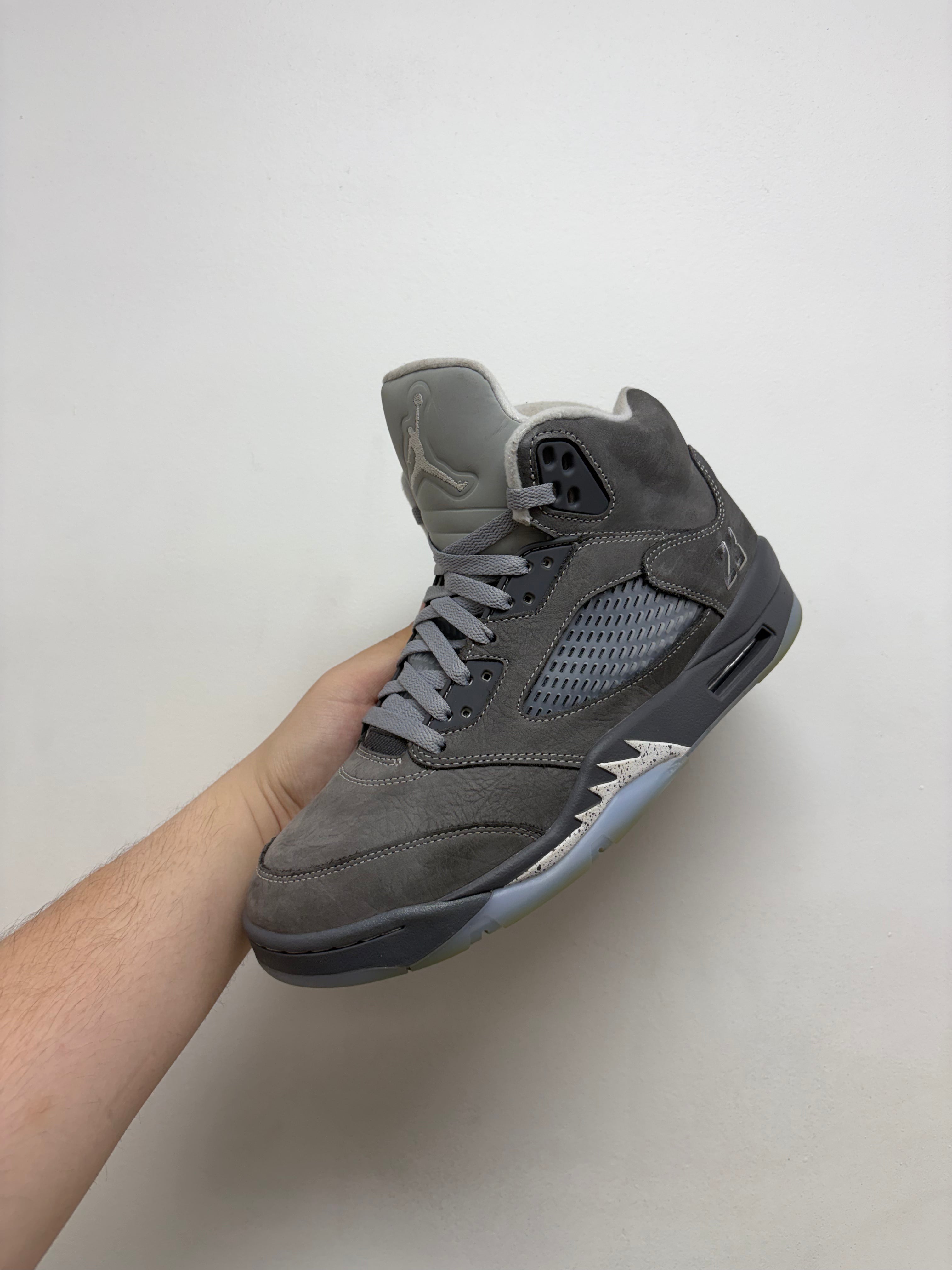 Jordan 5 Wolf Grey Sneakers