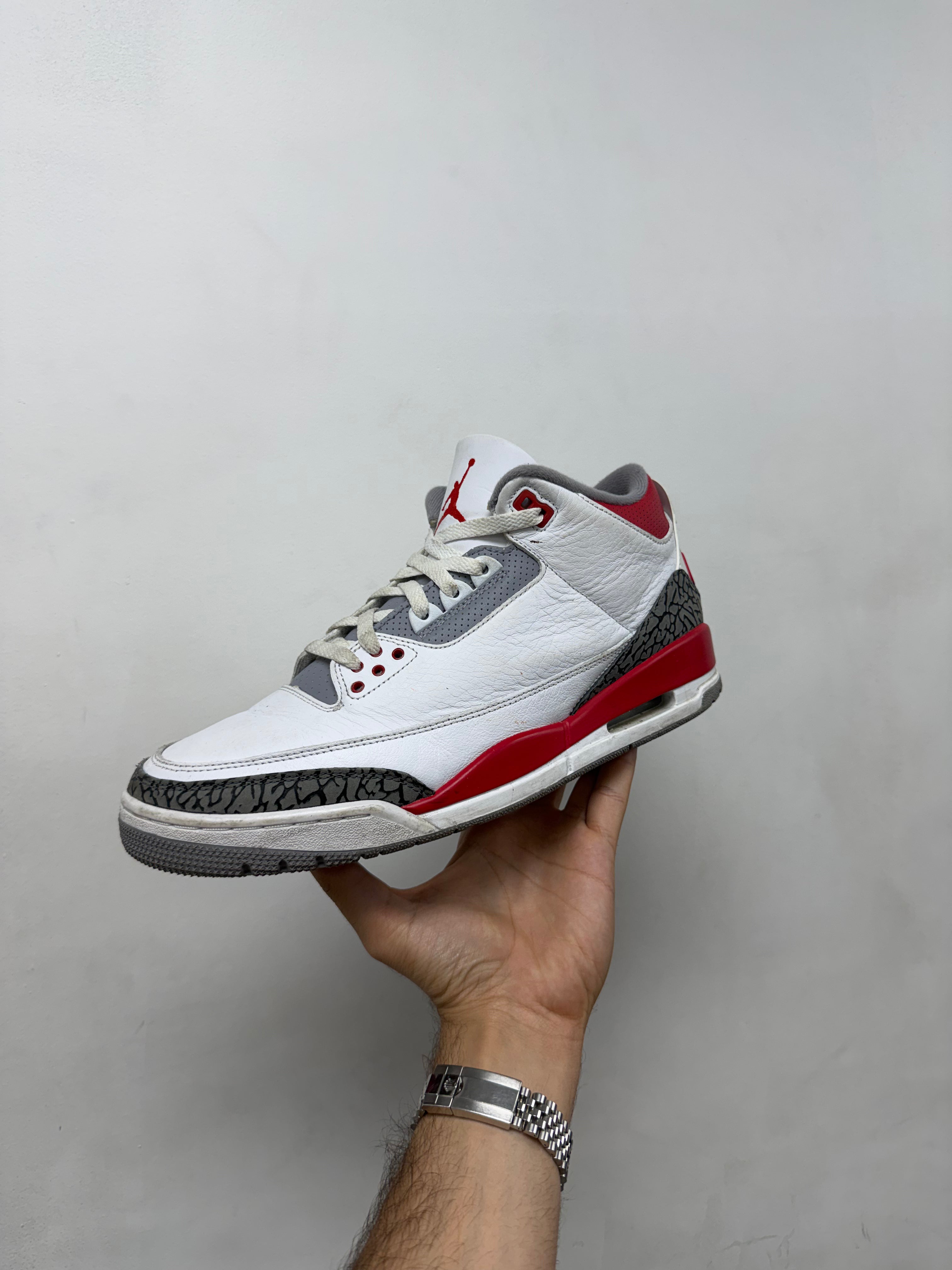 Jordan 3 Fire Red Sneakers