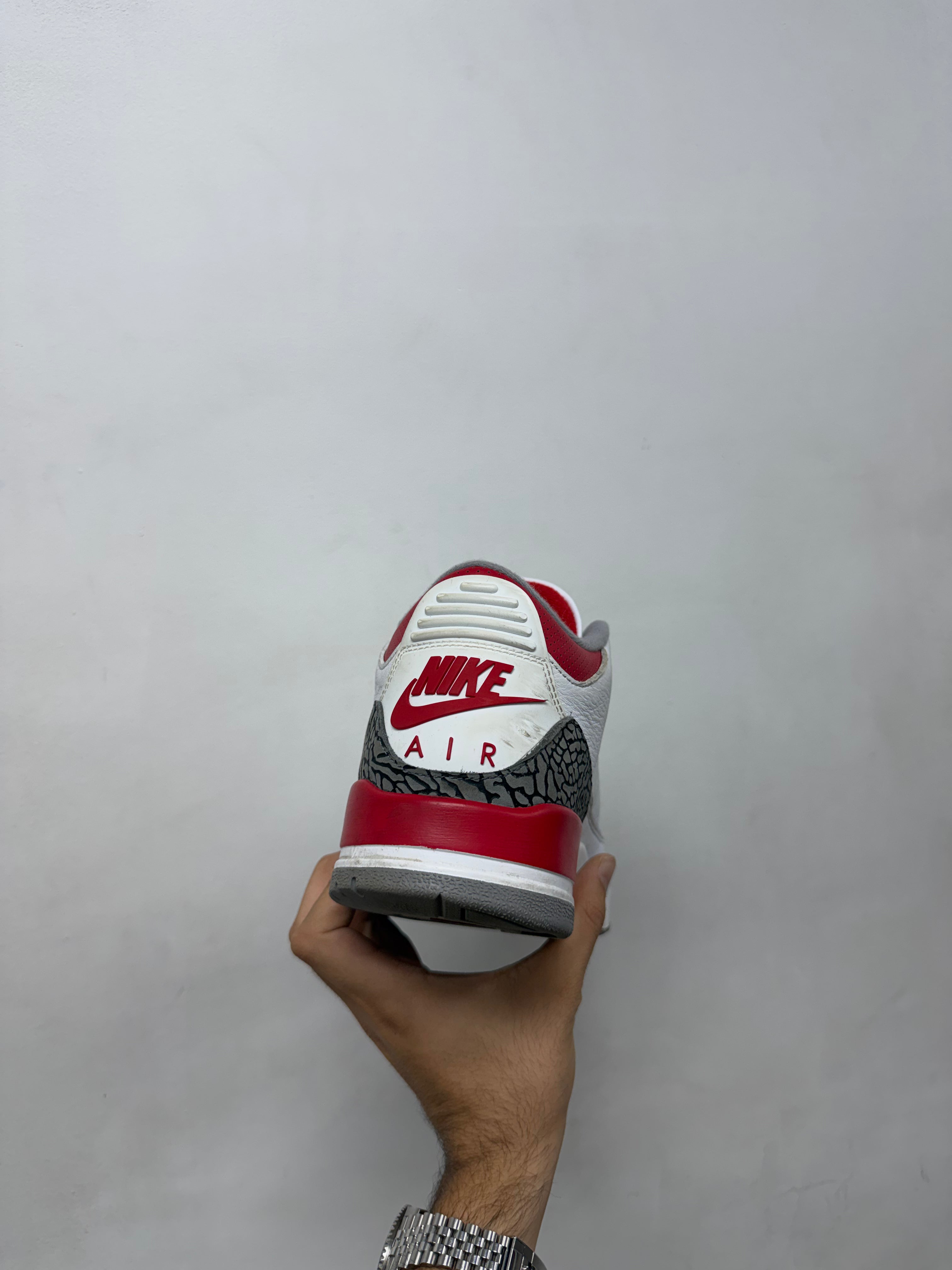 Jordan 3 Fire Red Sneakers