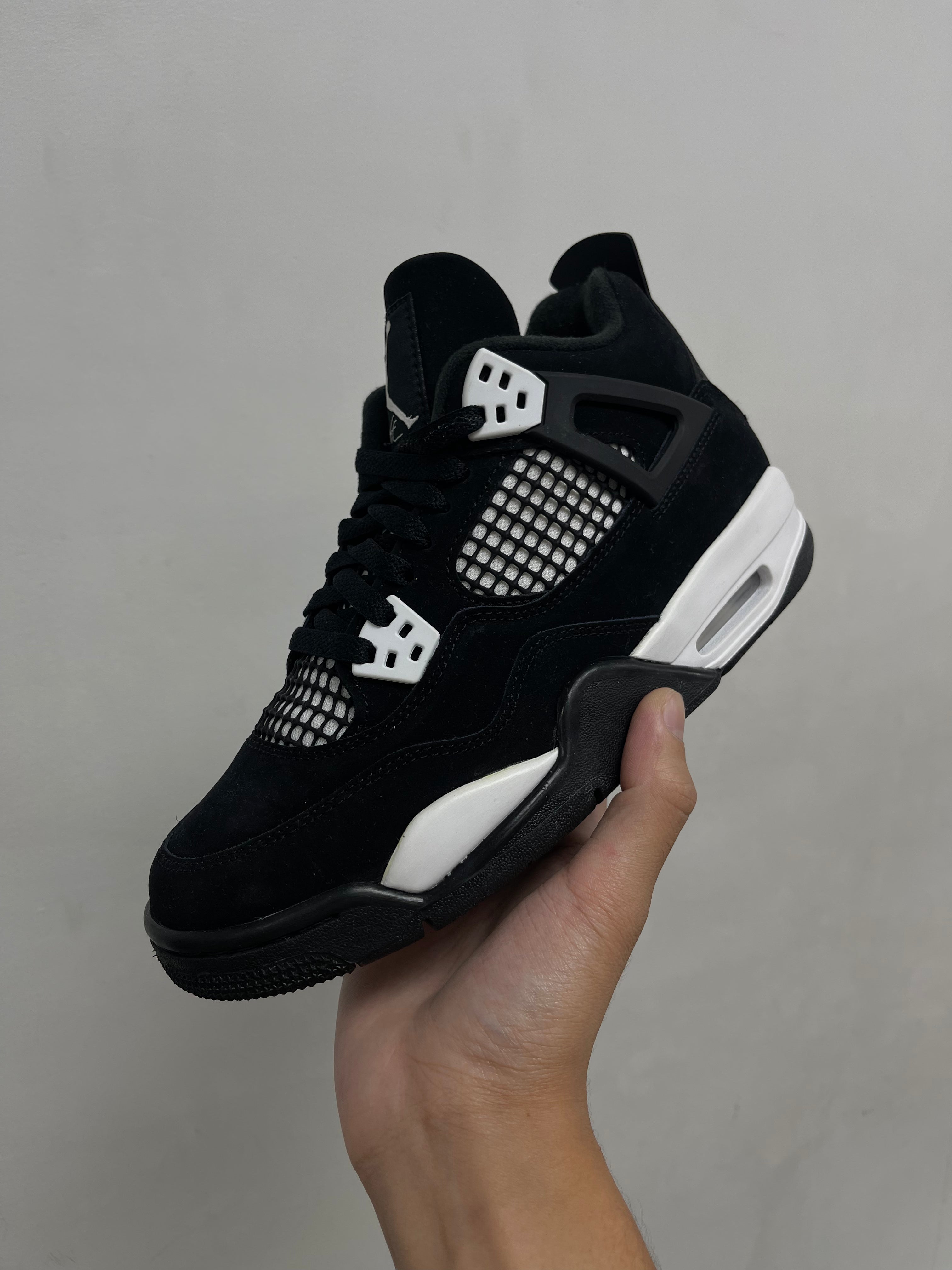 Jordan 4 White Thunder Sneakers