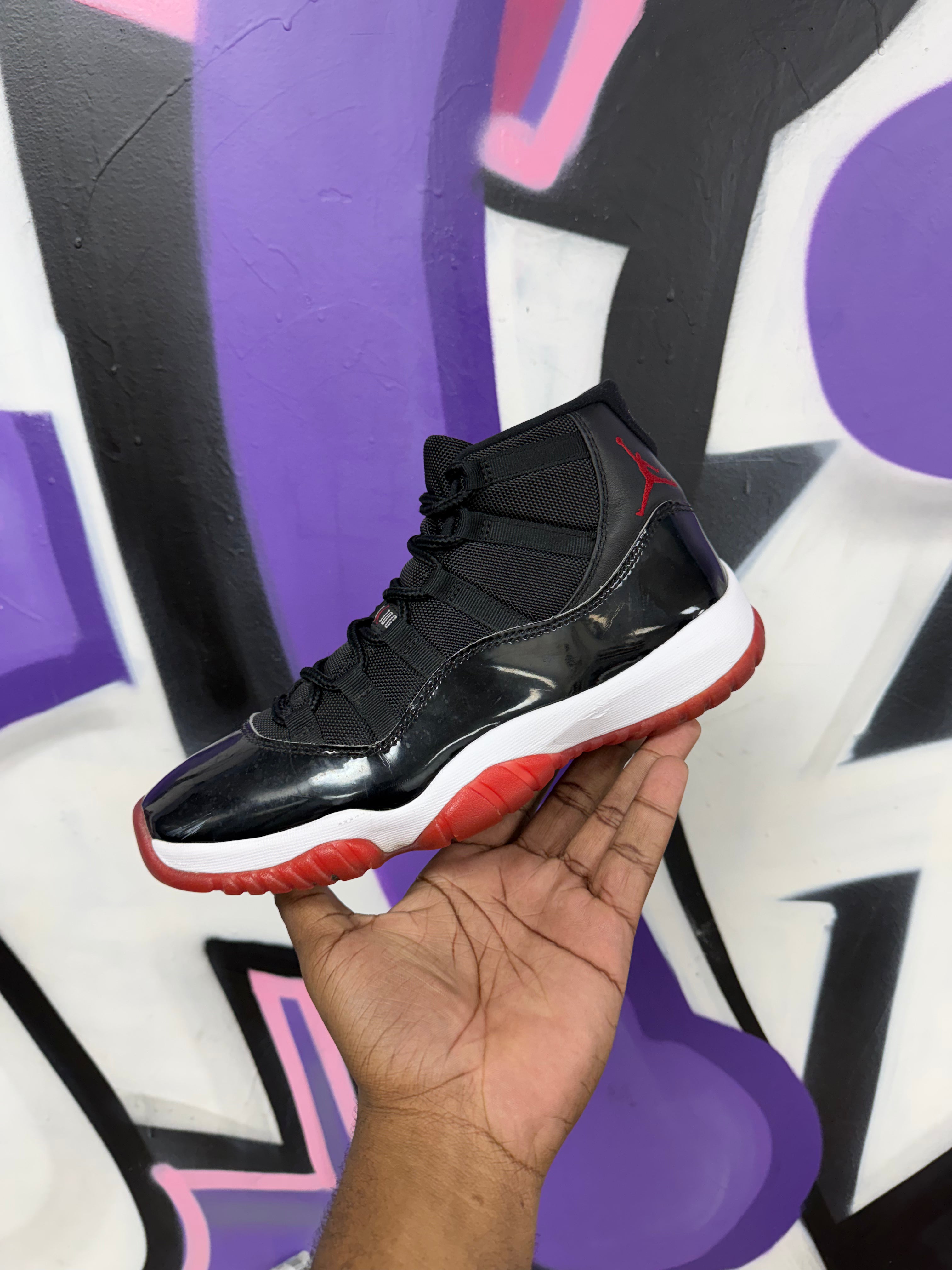 Jordan 11 Bred Sneakers