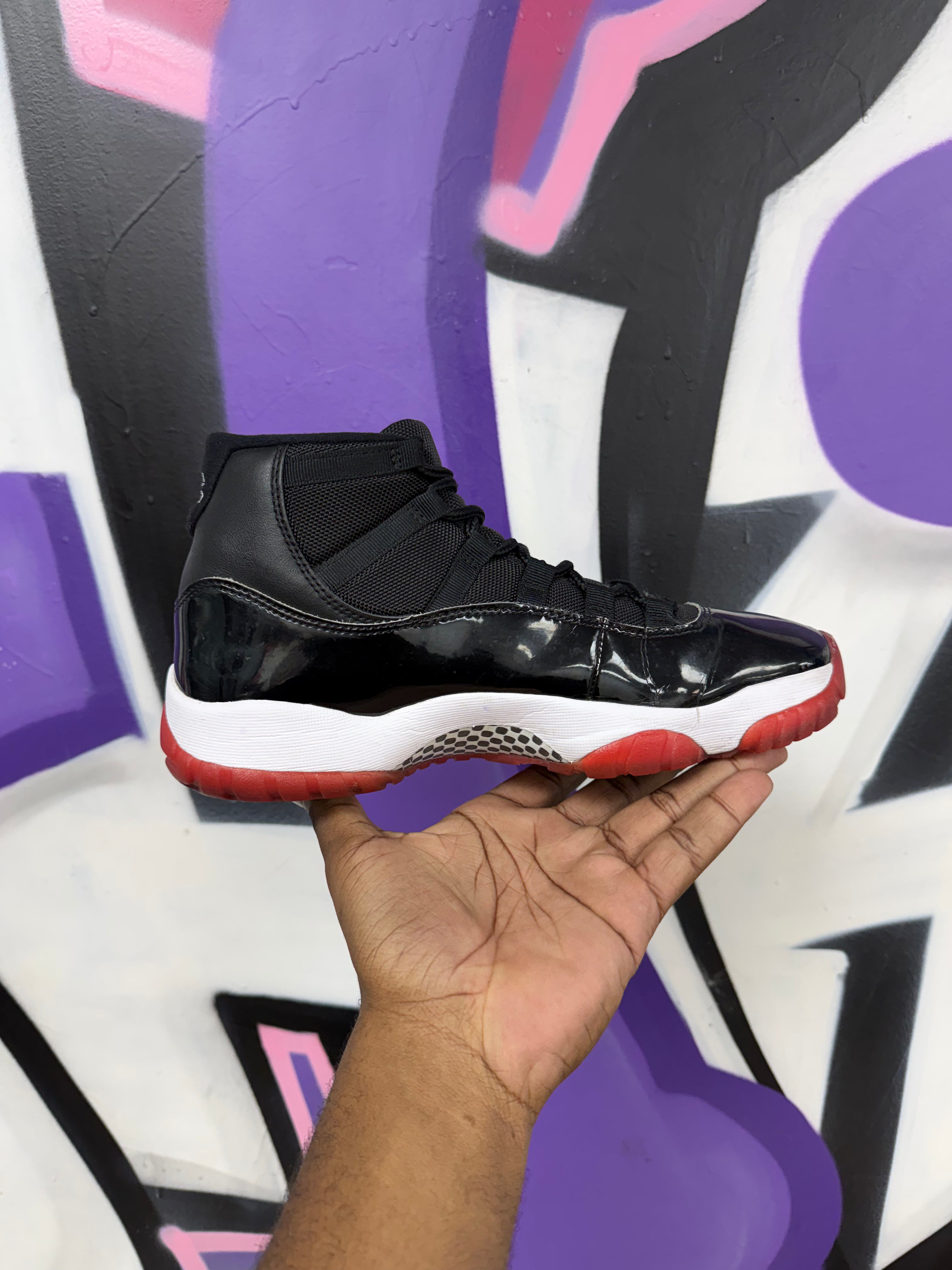 Jordan 11 Bred Sneakers