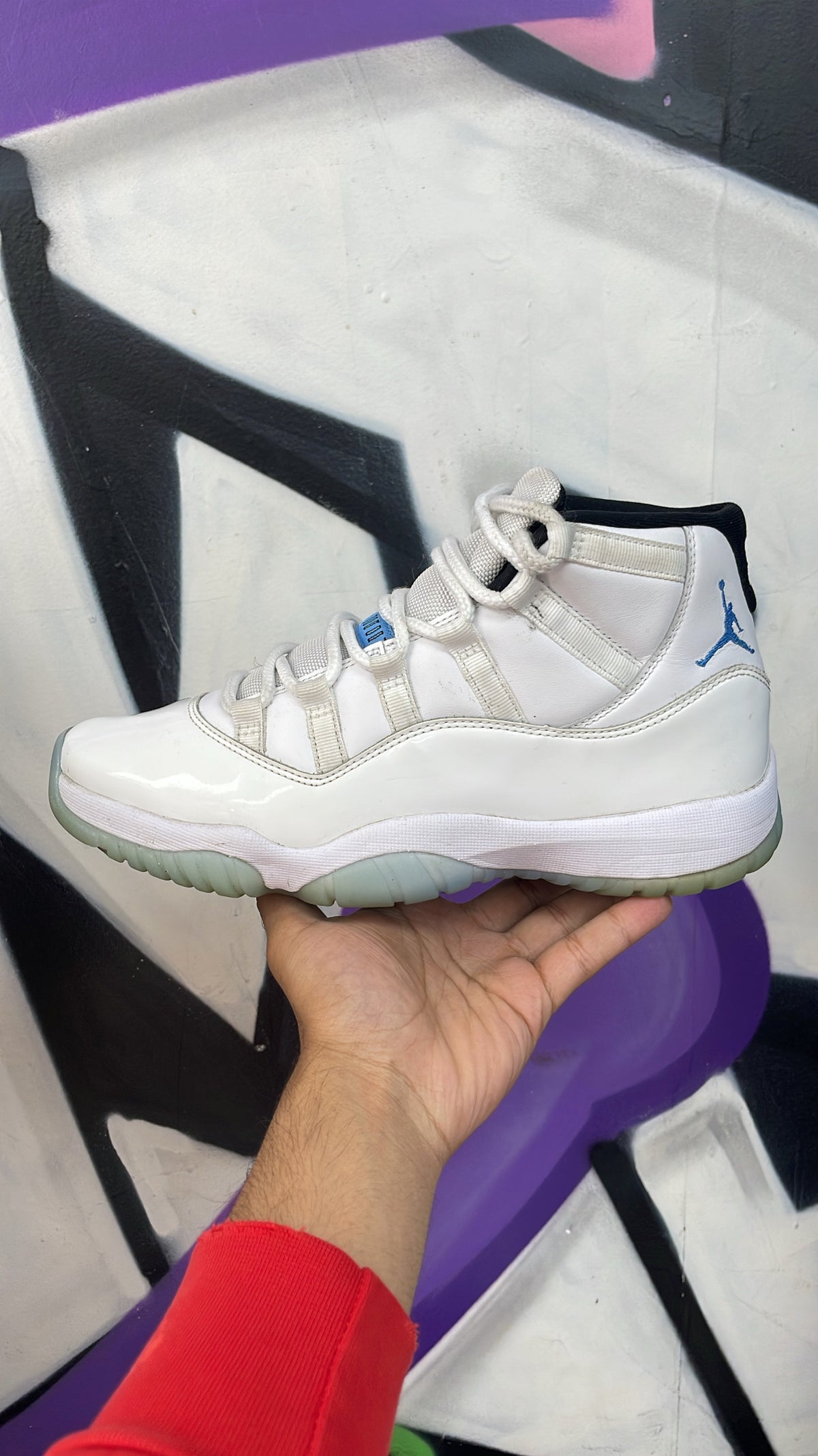 Jordan 11 Legend Blue Sneakers
