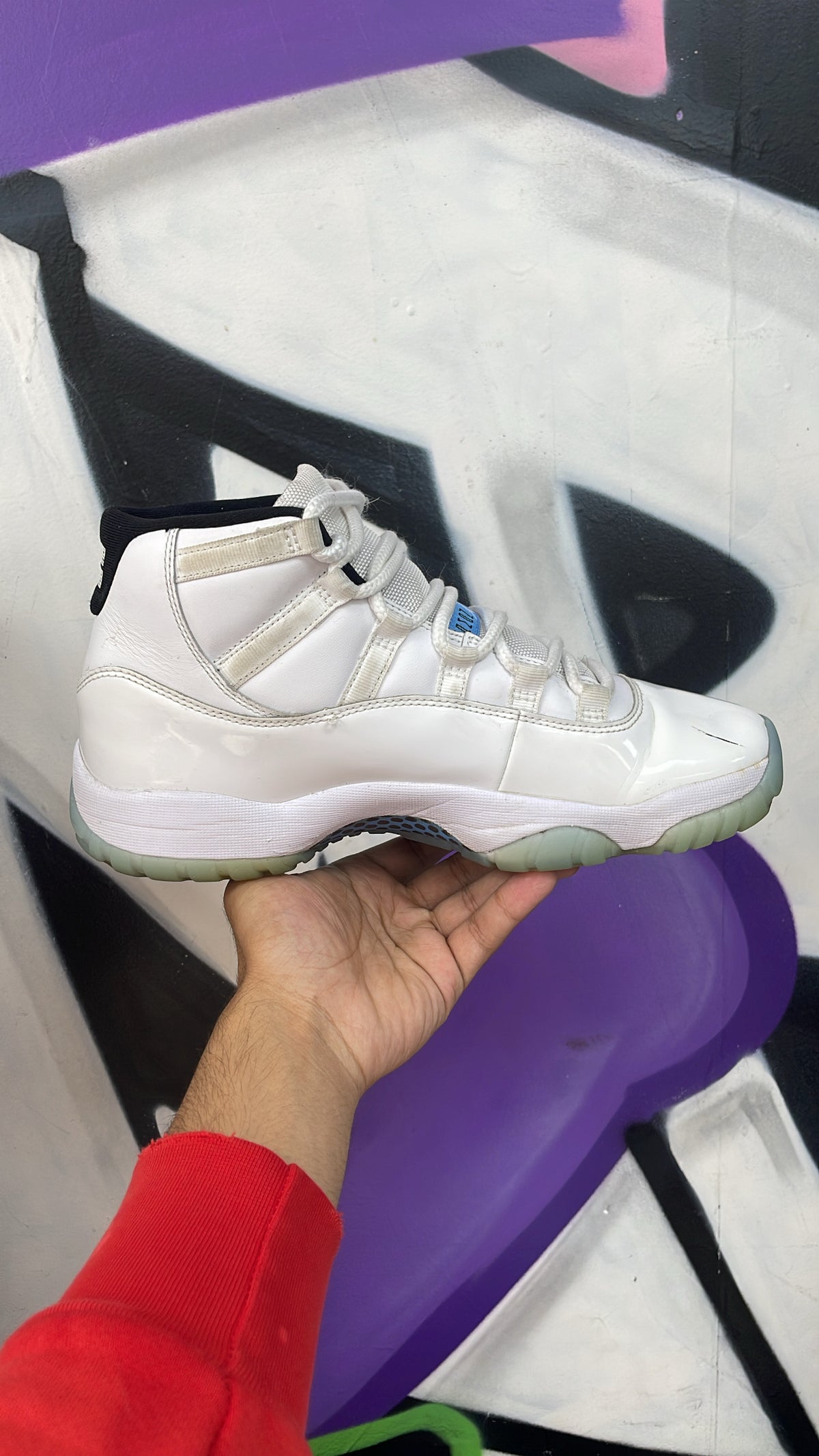 Jordan 11 Legend Blue Sneakers
