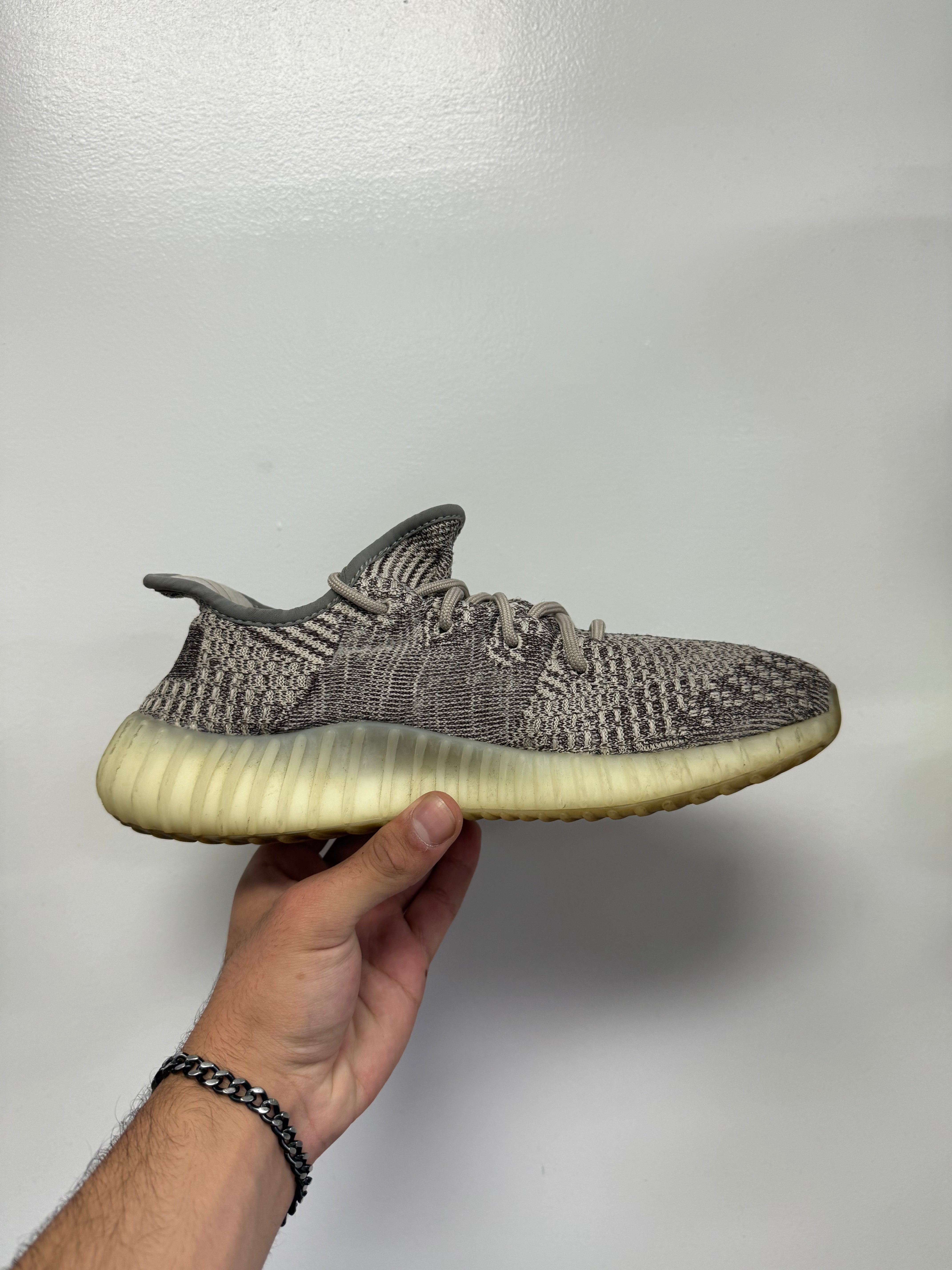 YZY 350 Carbon Sneakers