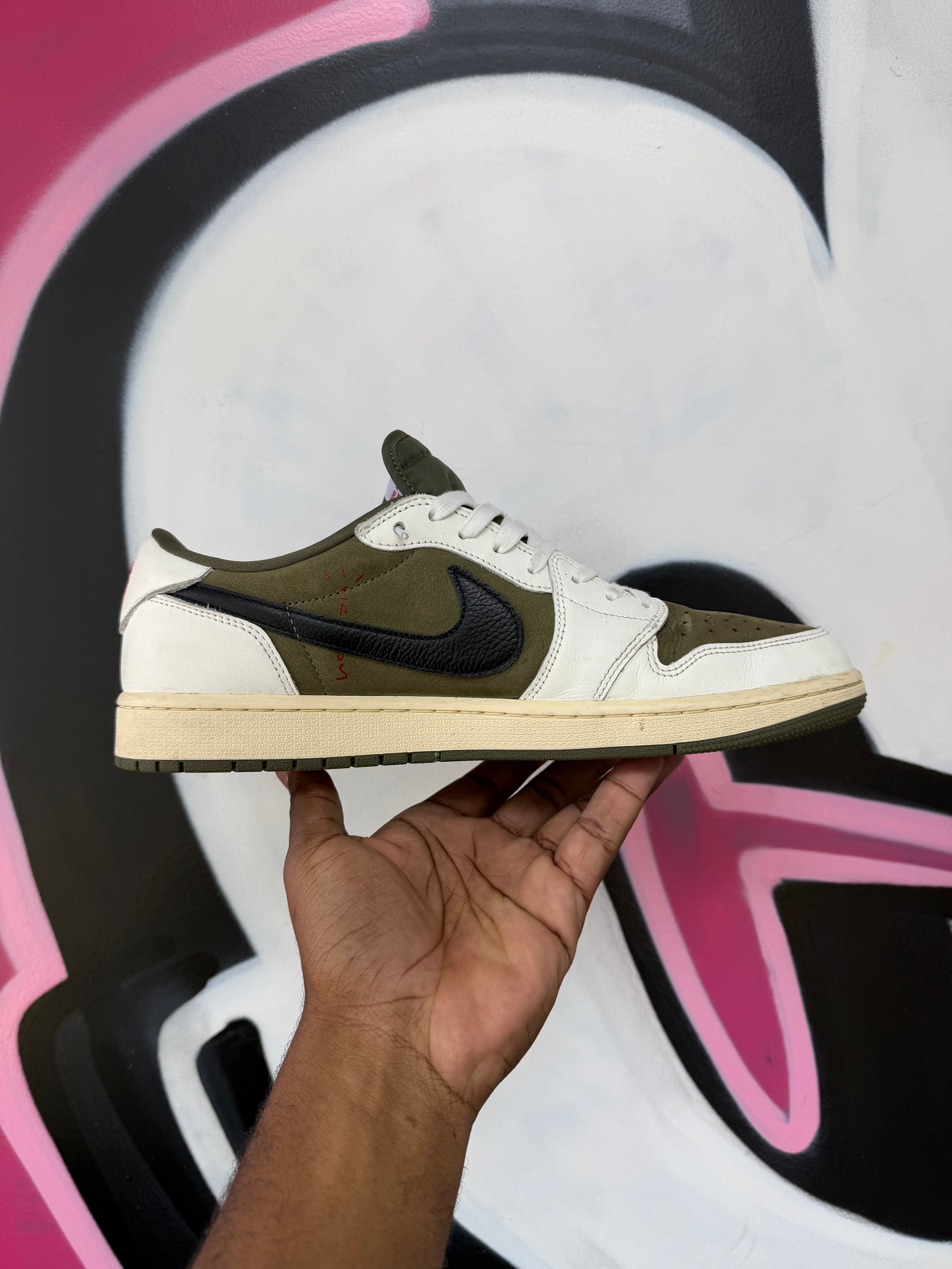 Jordan 1 Low Travis Scott Medium Olive Sneakers
