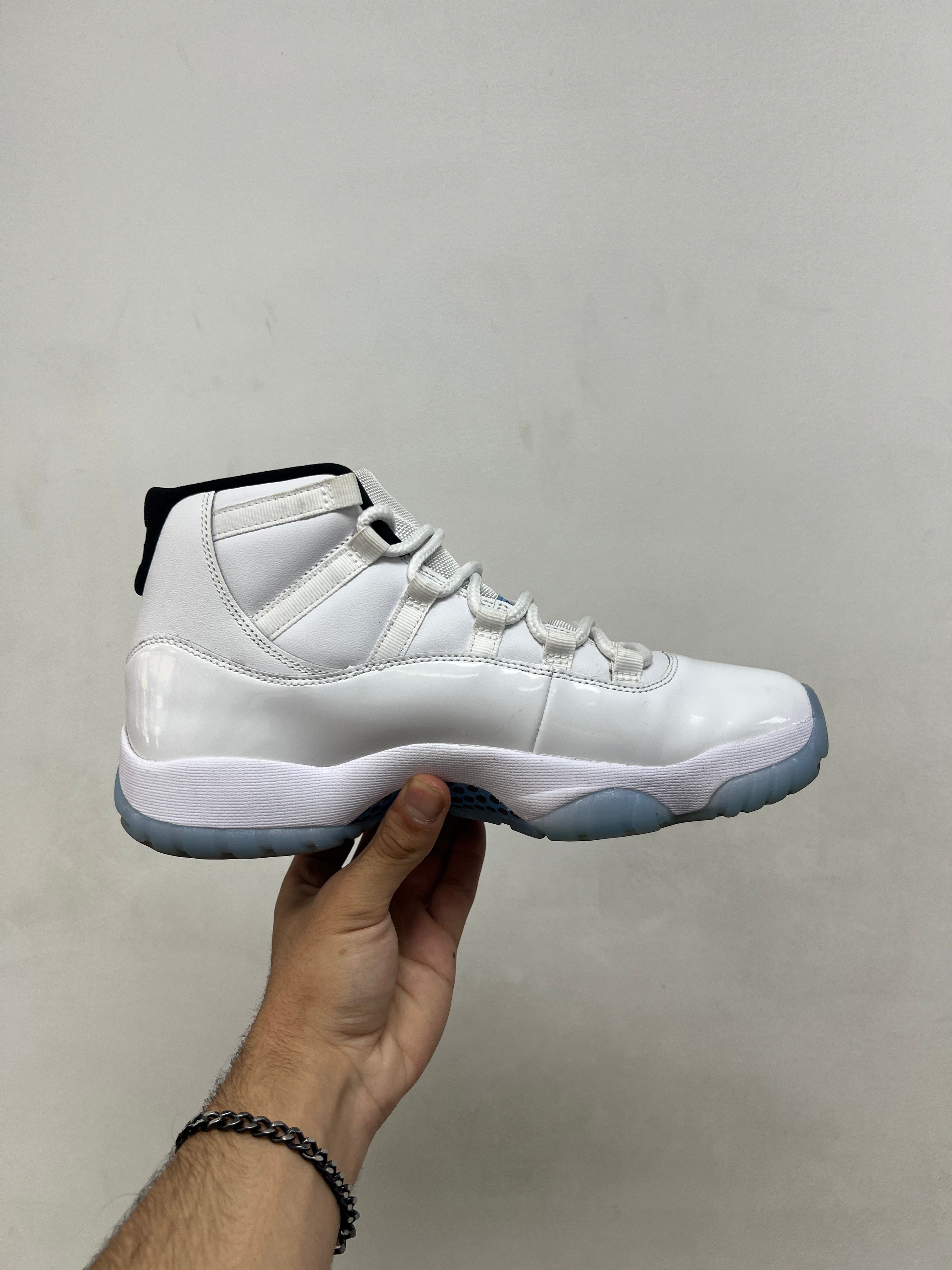Jordan 11 Legend Blue Sneakers