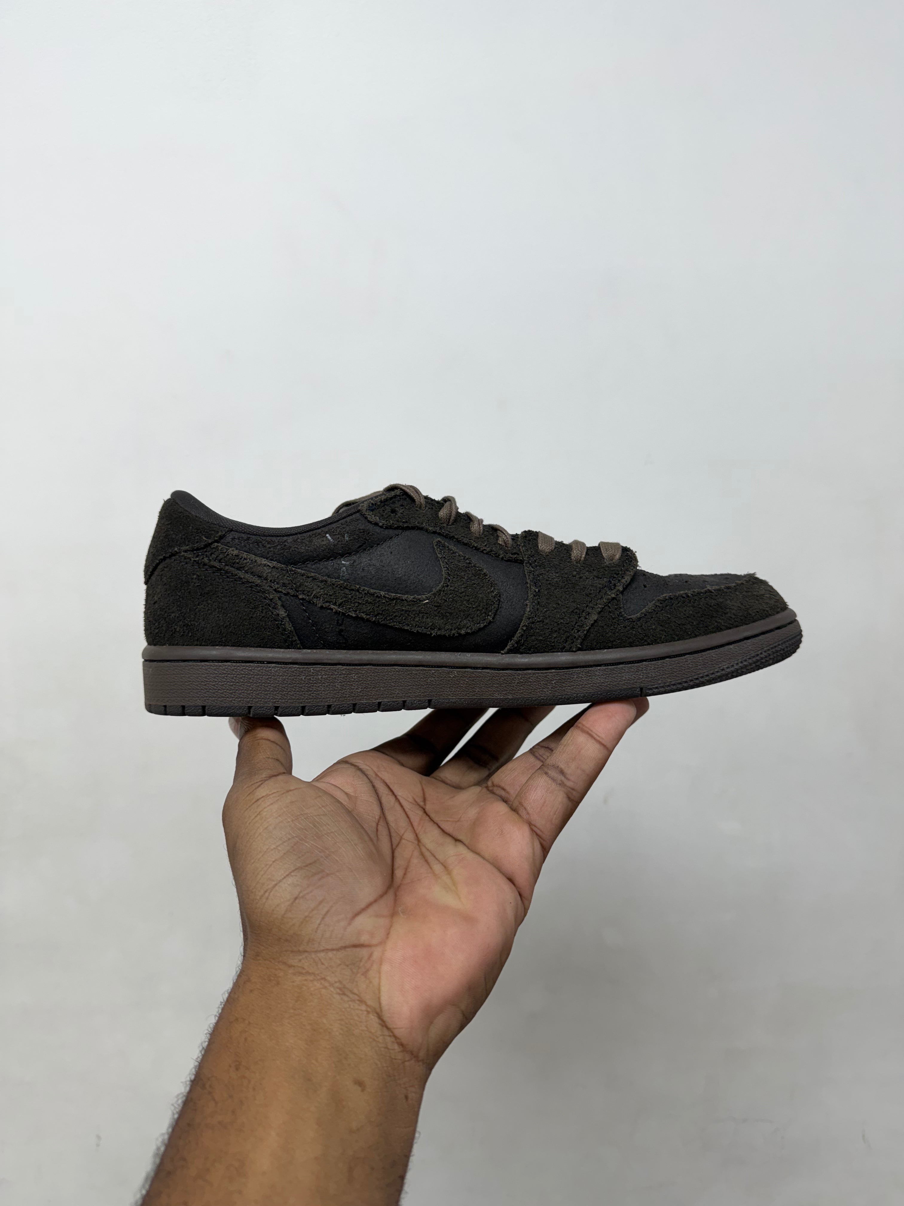 Jordan 1 Low Travis Scott Velvet Brown Sneakers