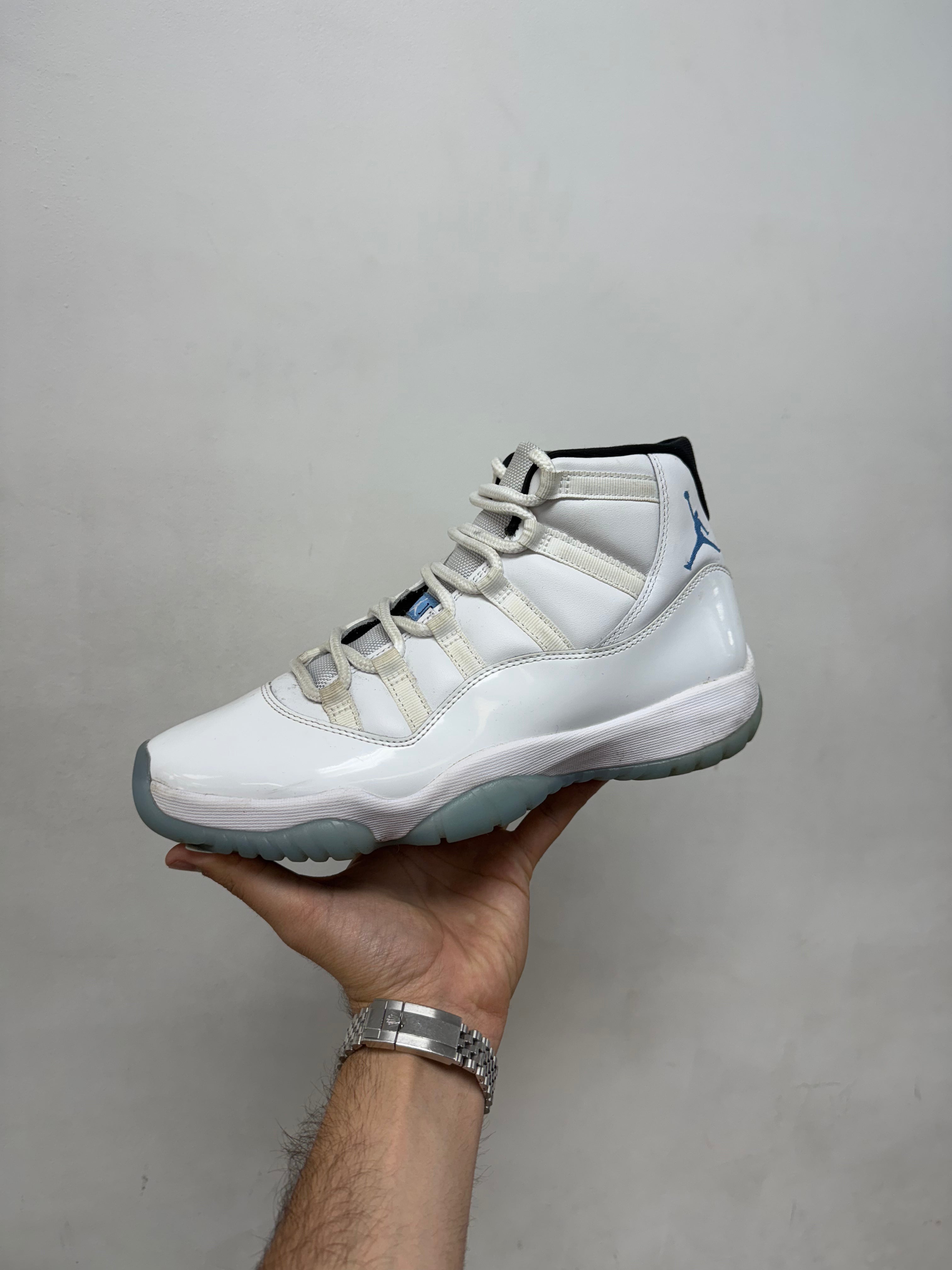 Jordan 11 Legend Blue Sneakers