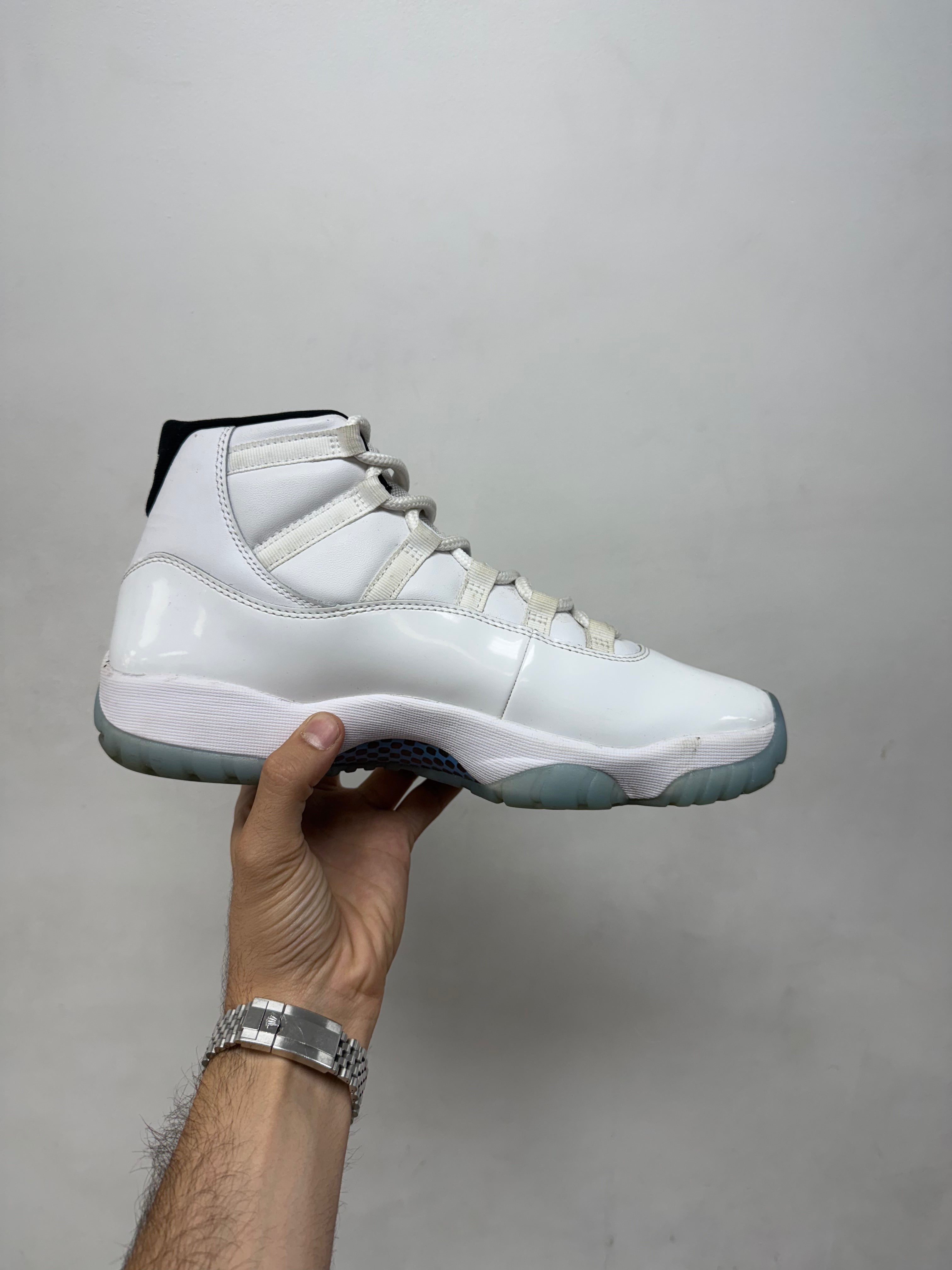 Jordan 11 Legend Blue Sneakers