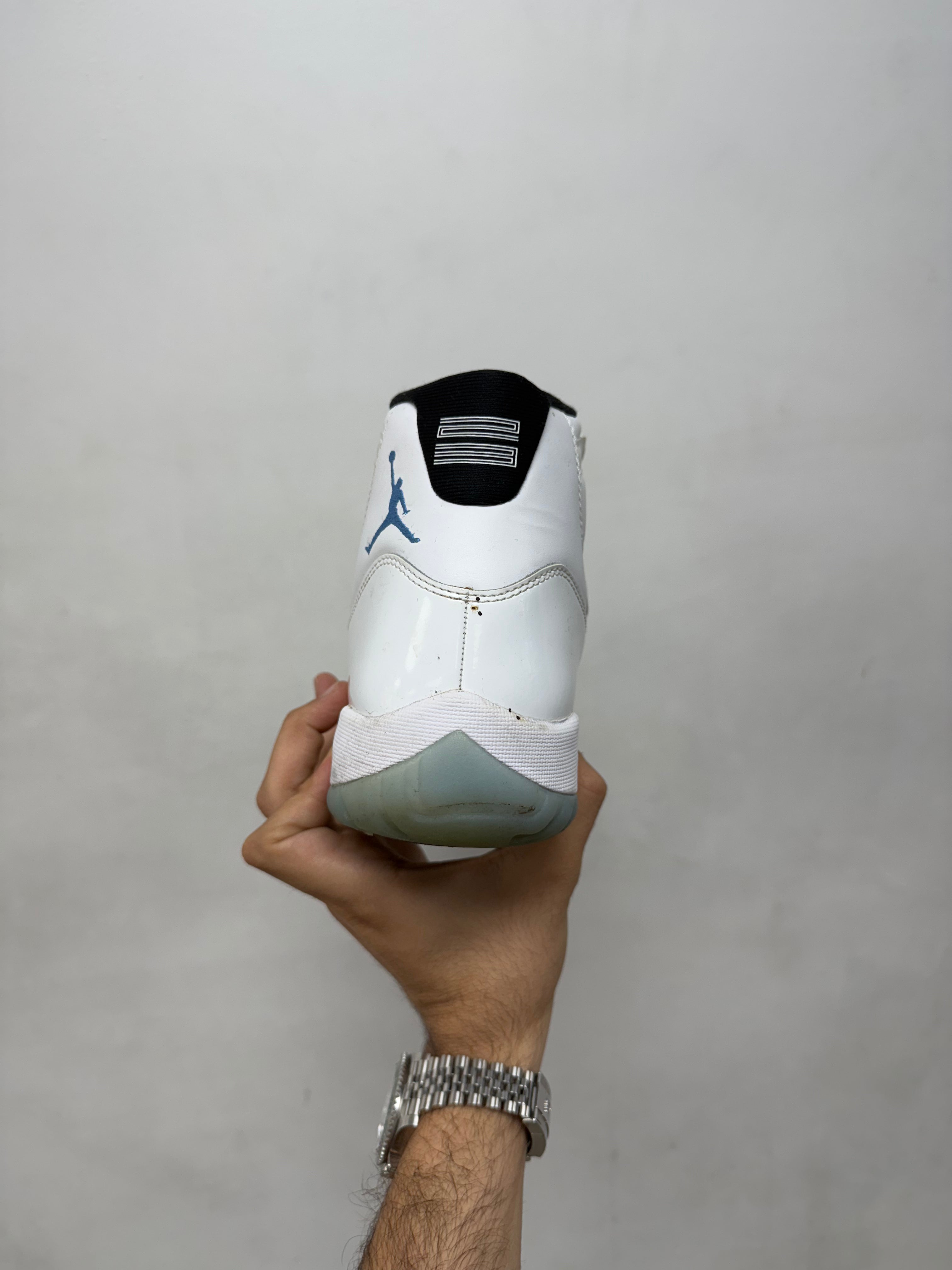 Jordan 11 Legend Blue Sneakers