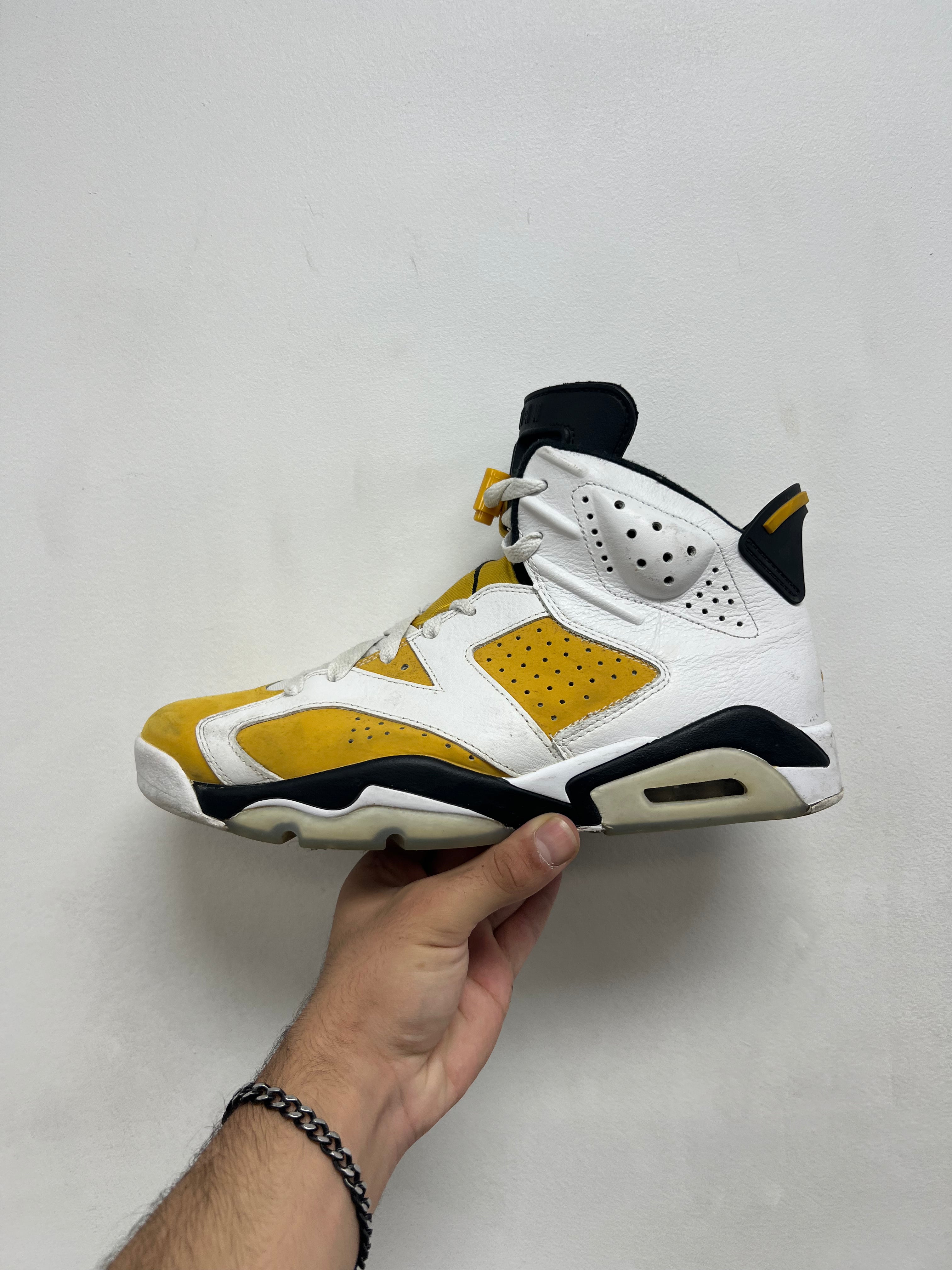 Jordan 6 Ochre Sneakers