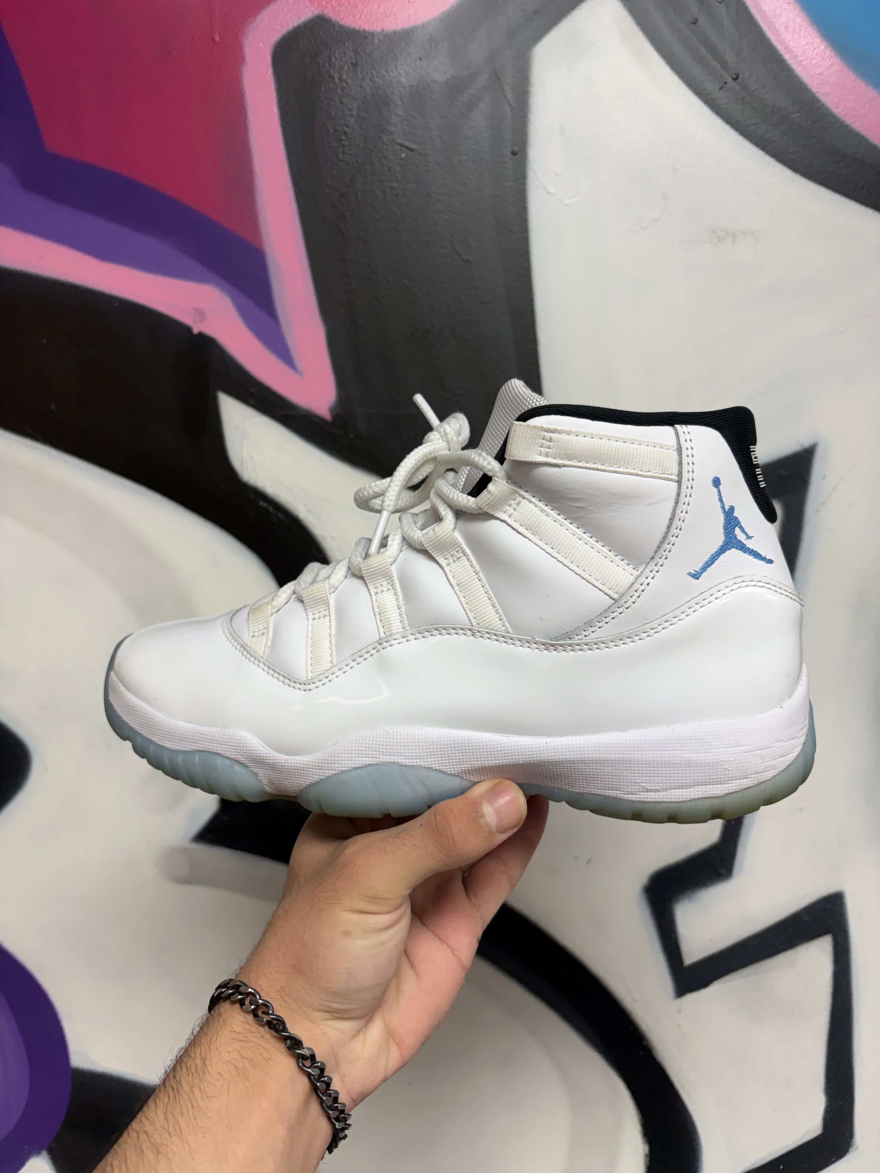 Jordan 11 Legend Blue Sneakers