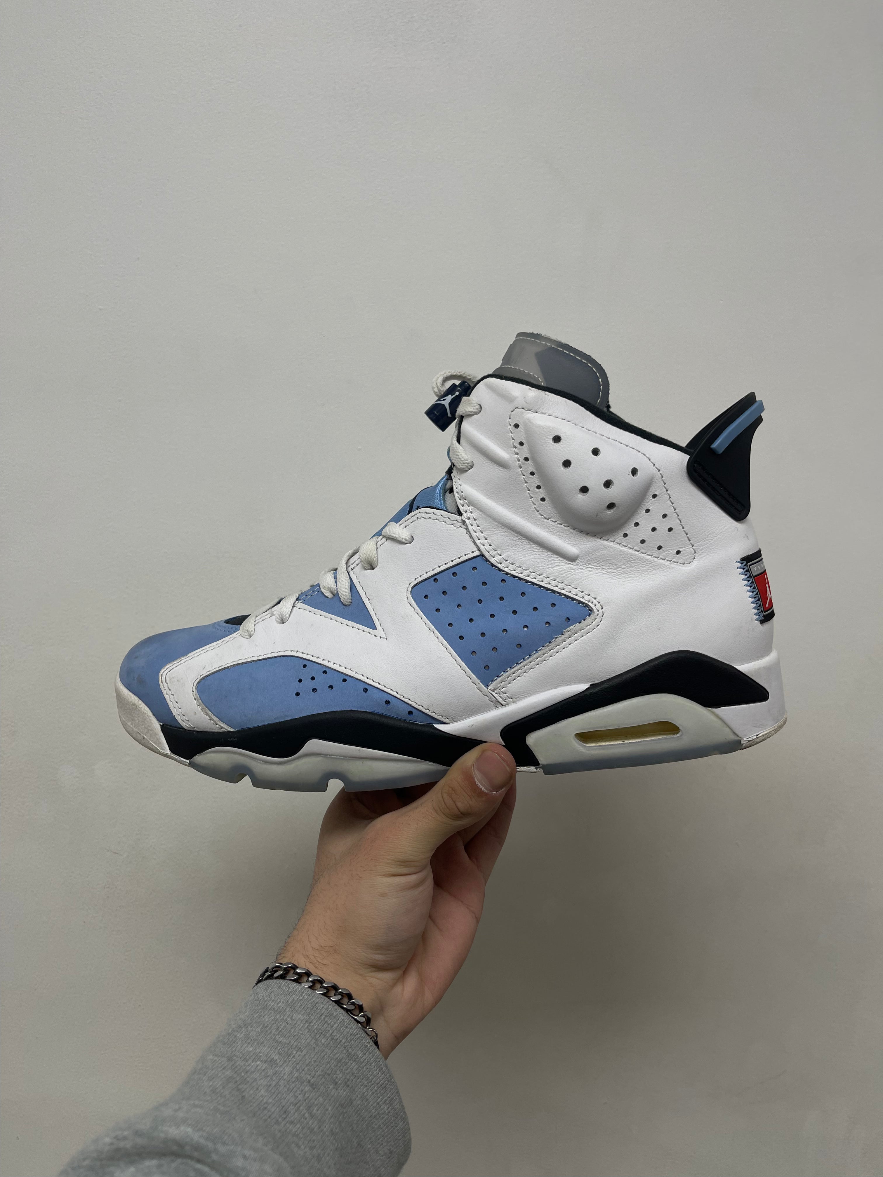 Jordan 6 UNC Sneakers