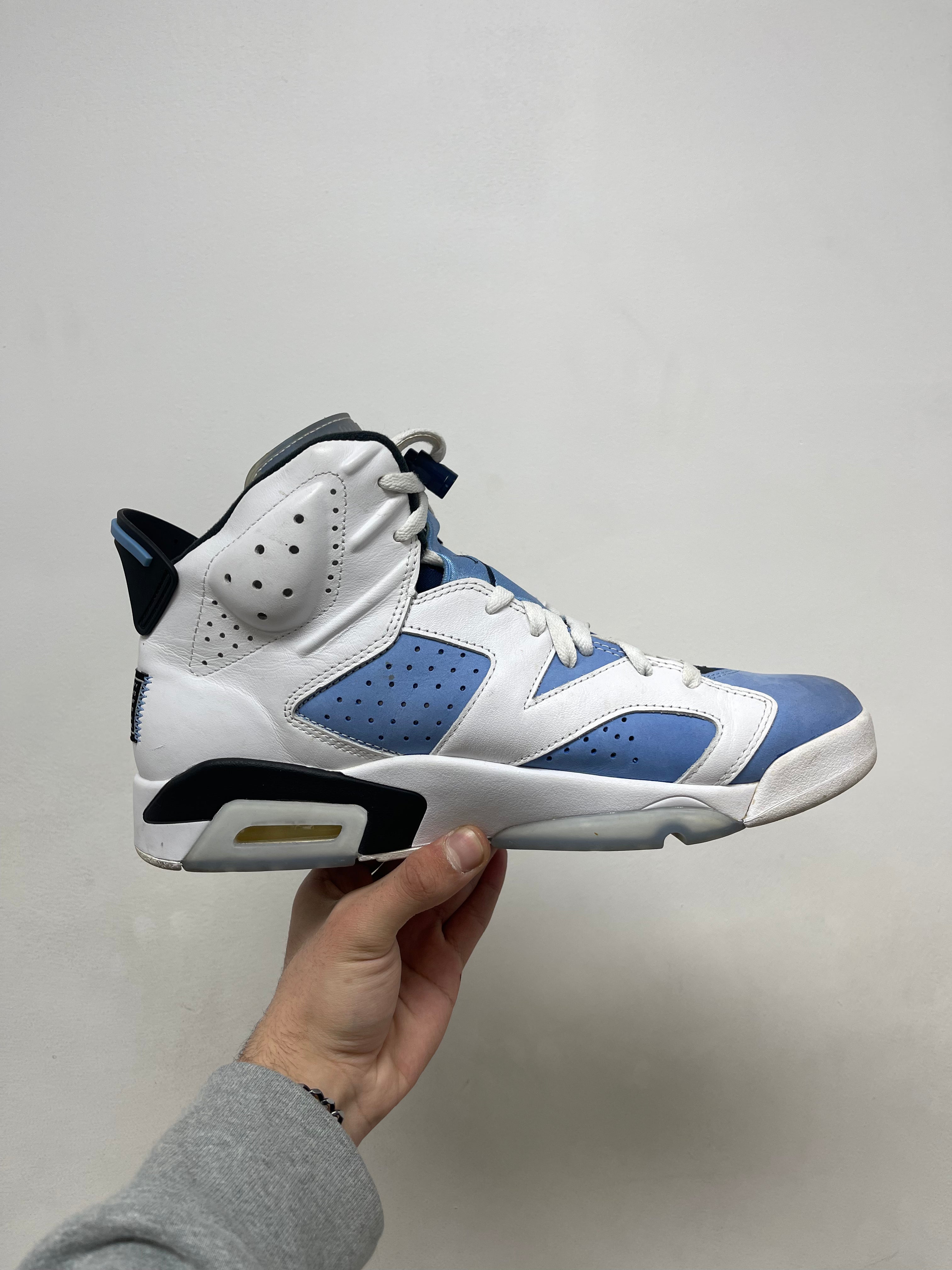 Jordan 6 UNC Sneakers