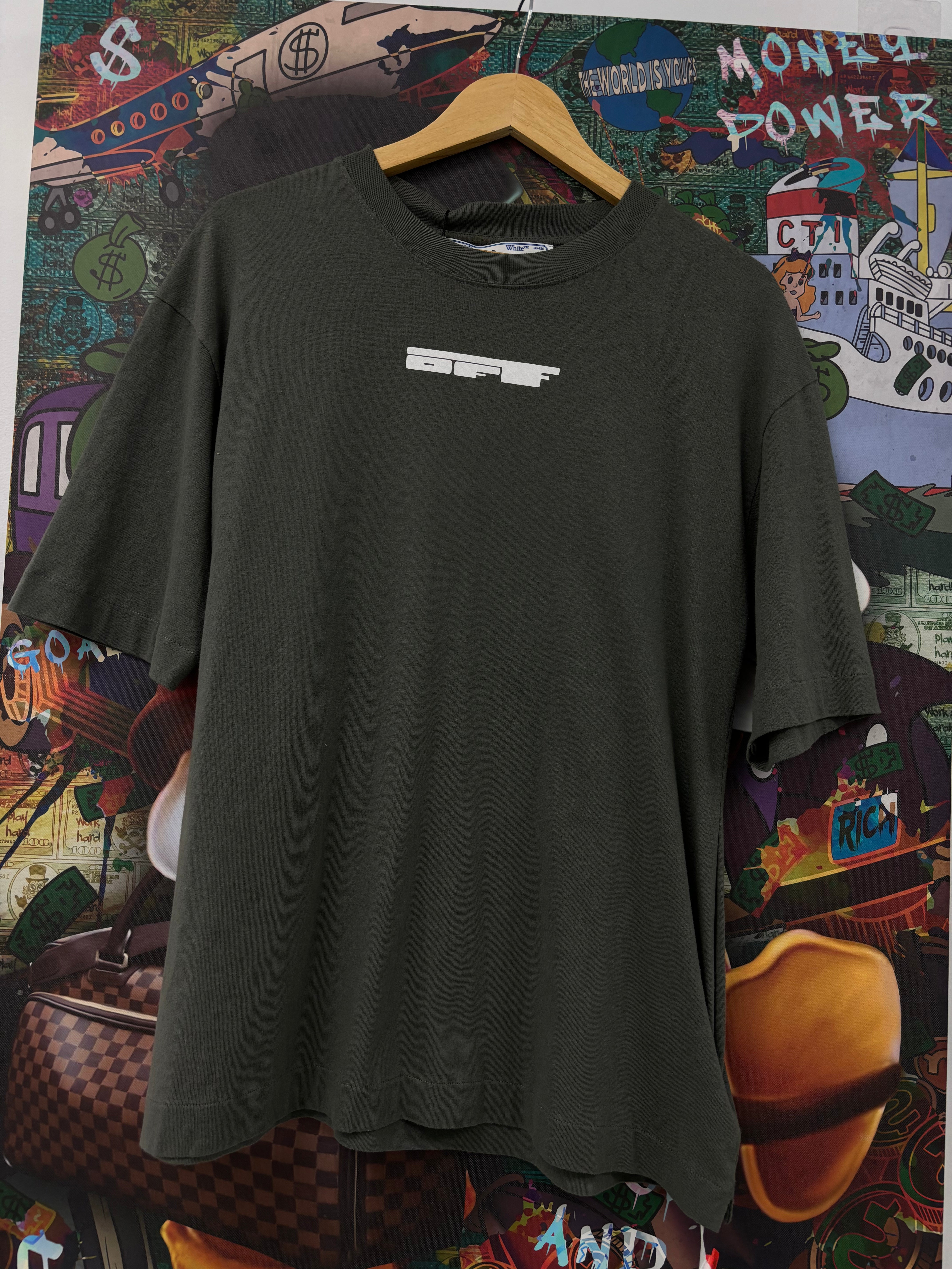 Off White Tee grey size:Small Used