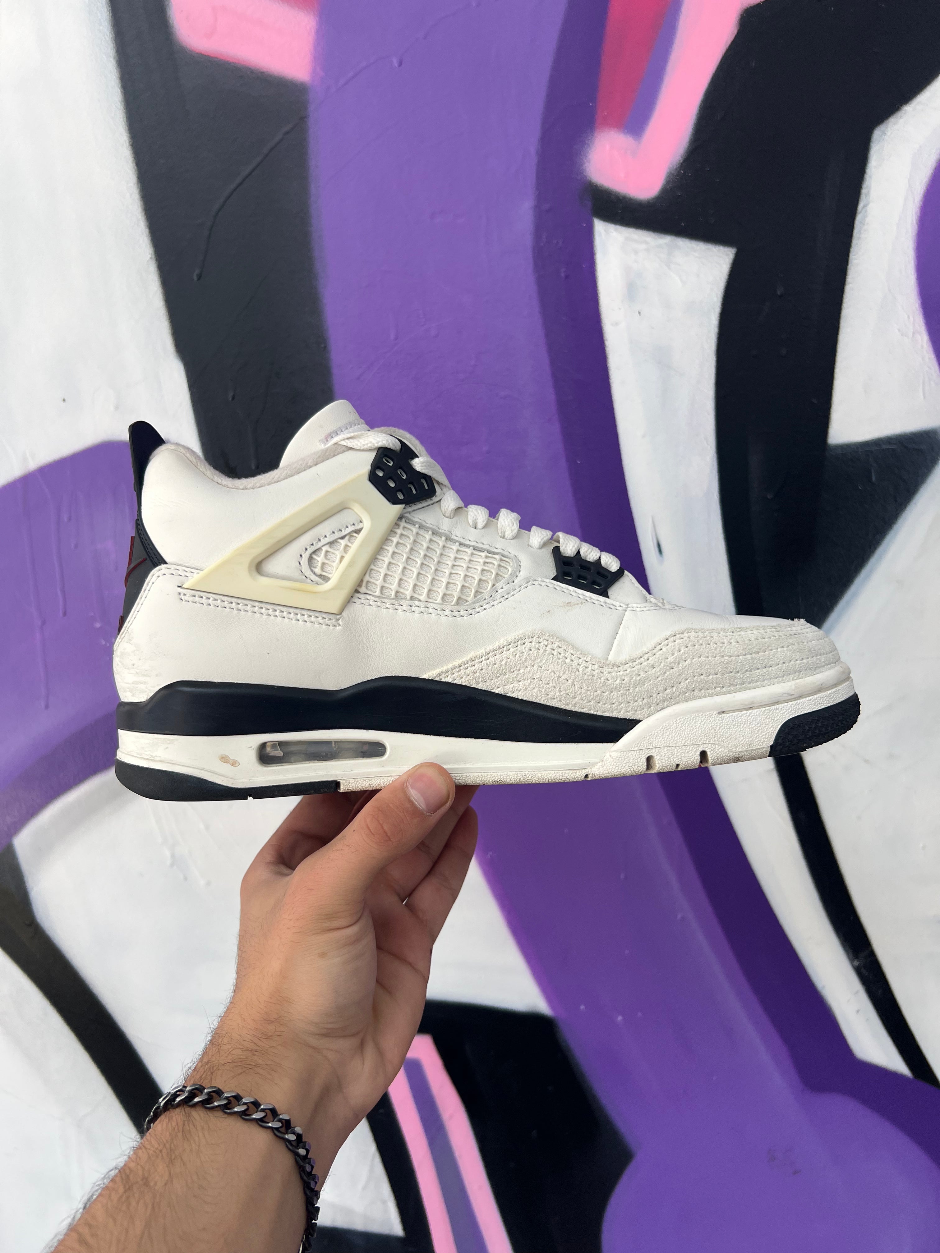 Jordan 4 Flight Club Sneakers