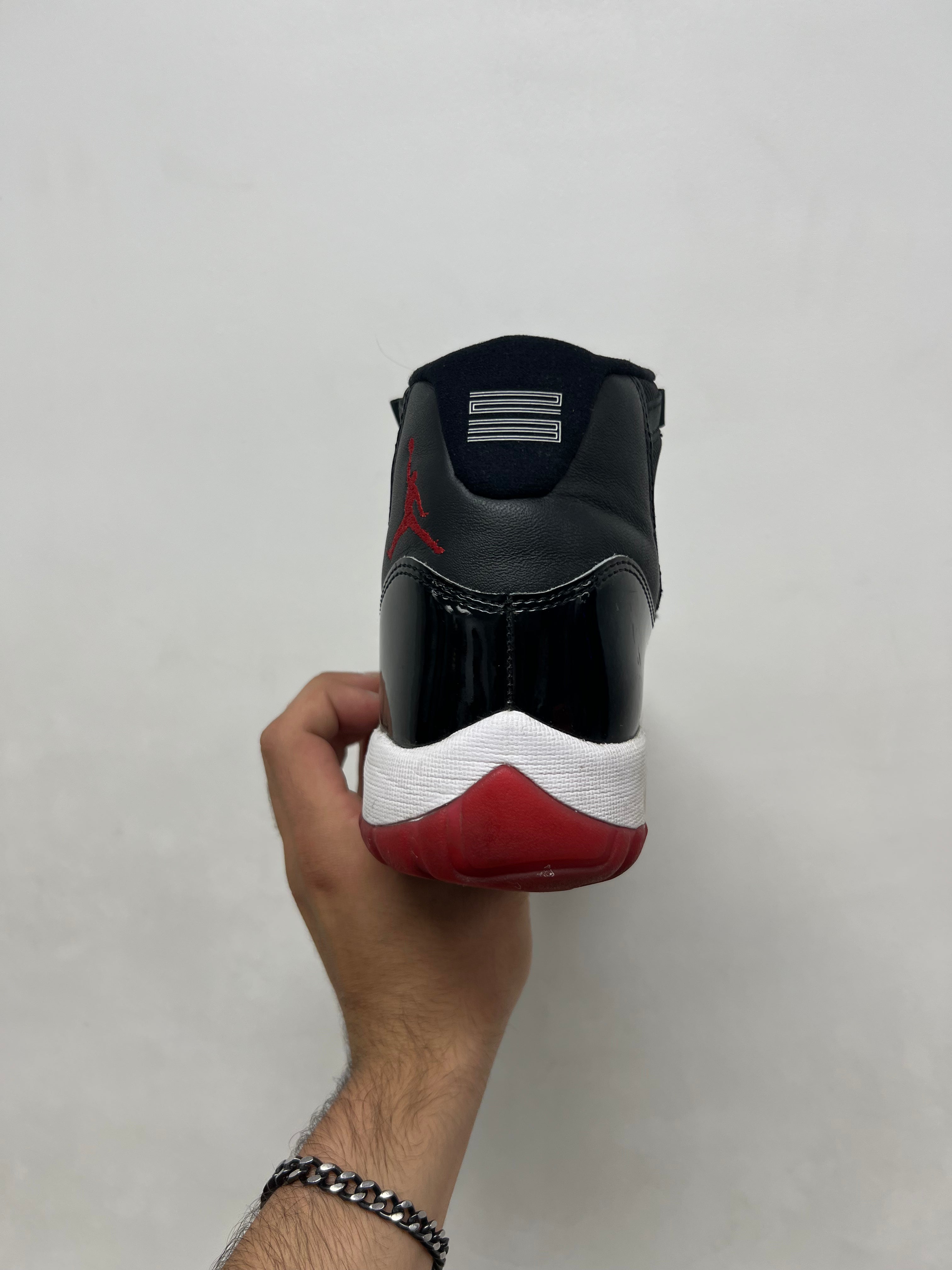 Jordan 11 Bred Sneakers