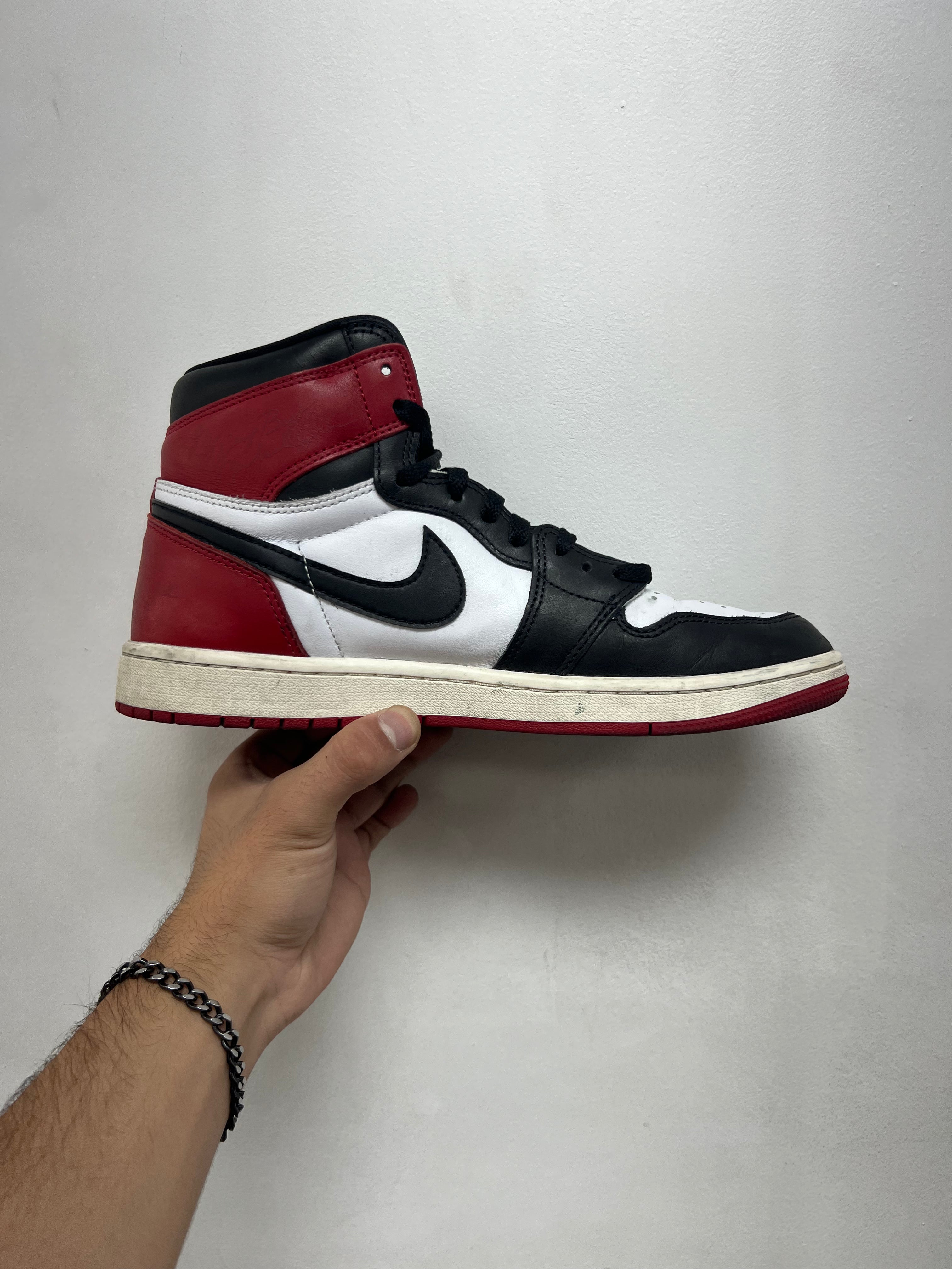 Jordan 1 Black Toe Sneakers