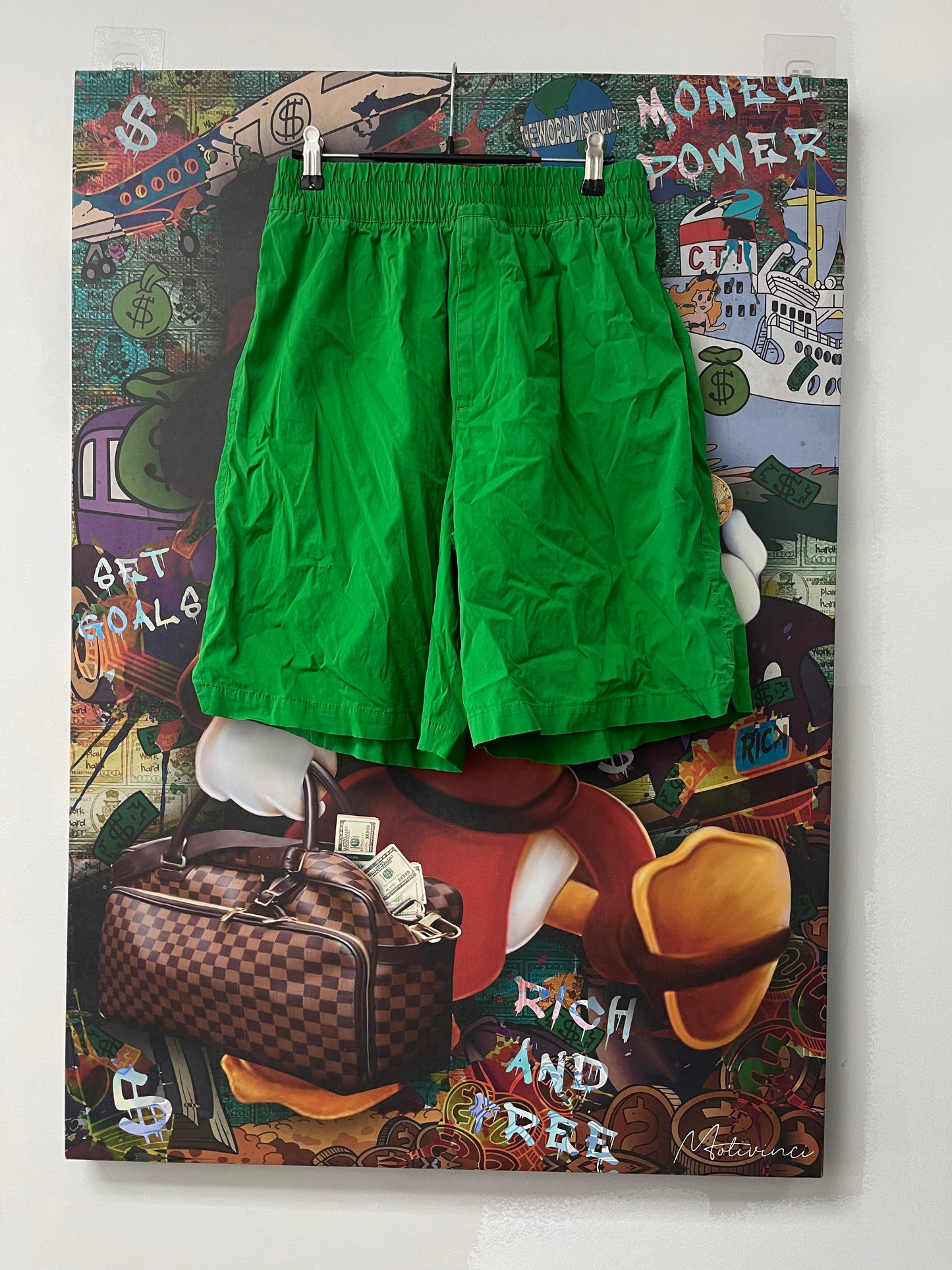 Bottega Veneta Shorts Green Used Medium N/A