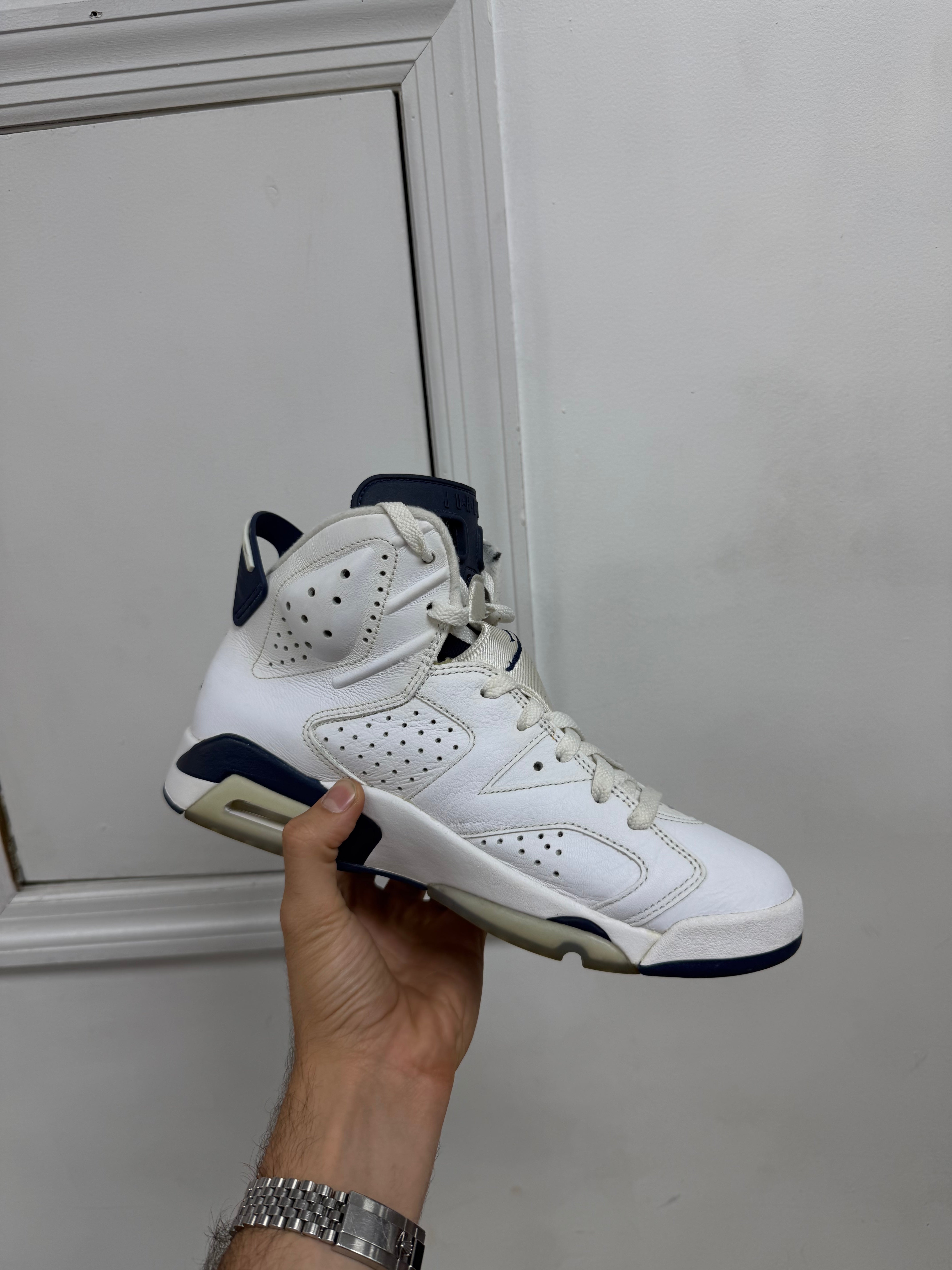 Jordan 6 Midnight Navy Sneakers
