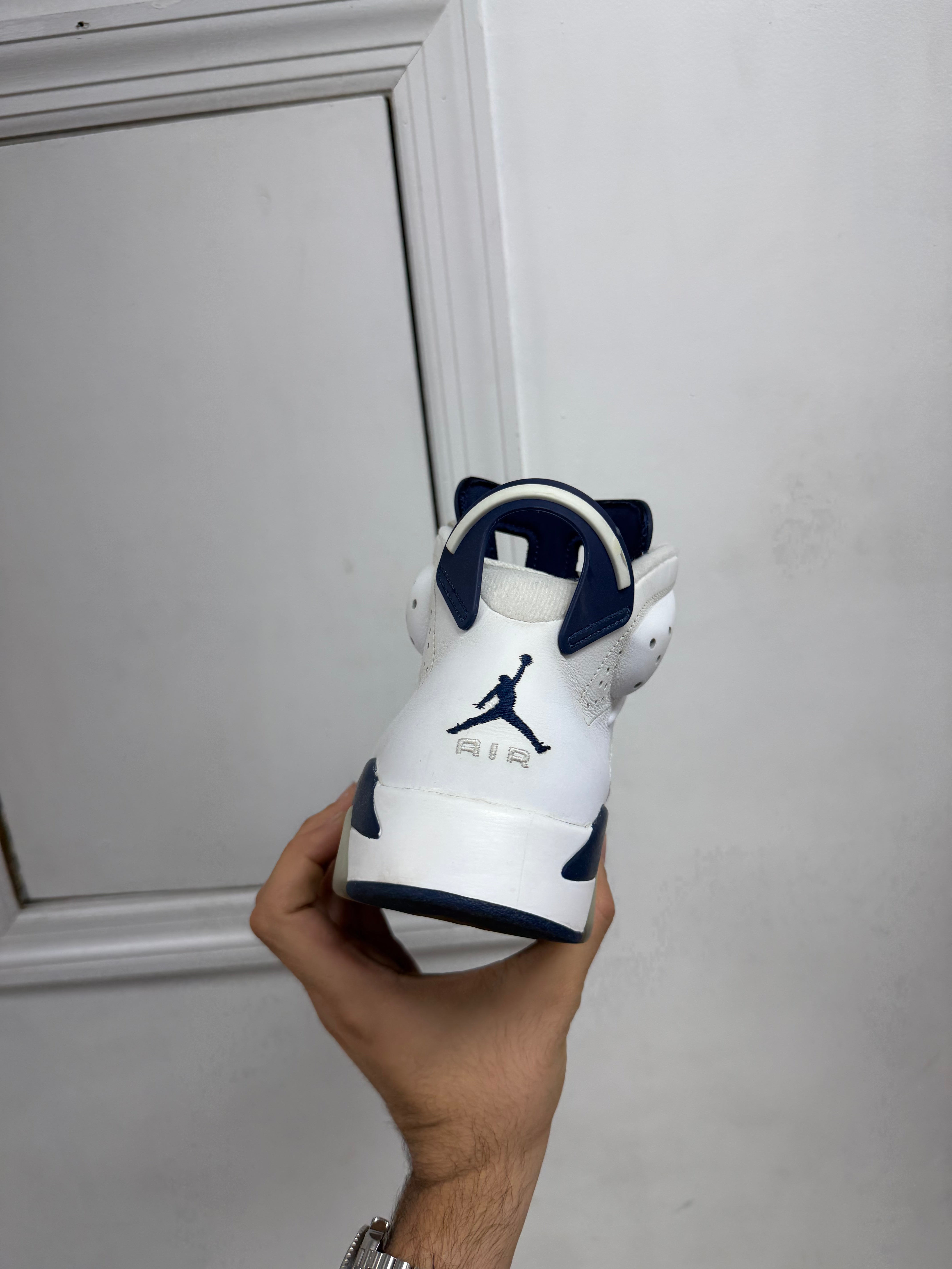 Jordan 6 Midnight Navy Sneakers