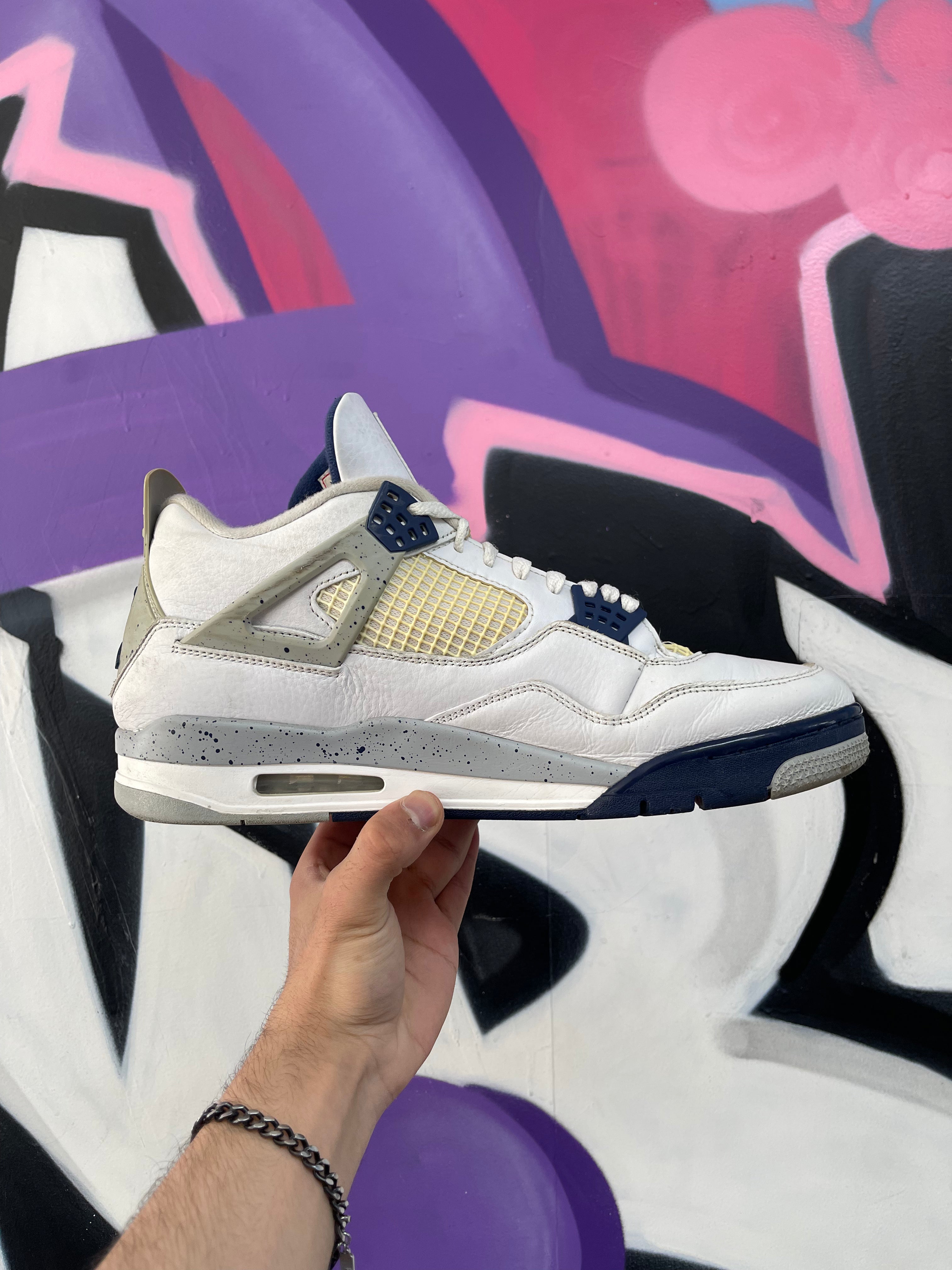 Jordan 4 Midnight Navy Sneakers