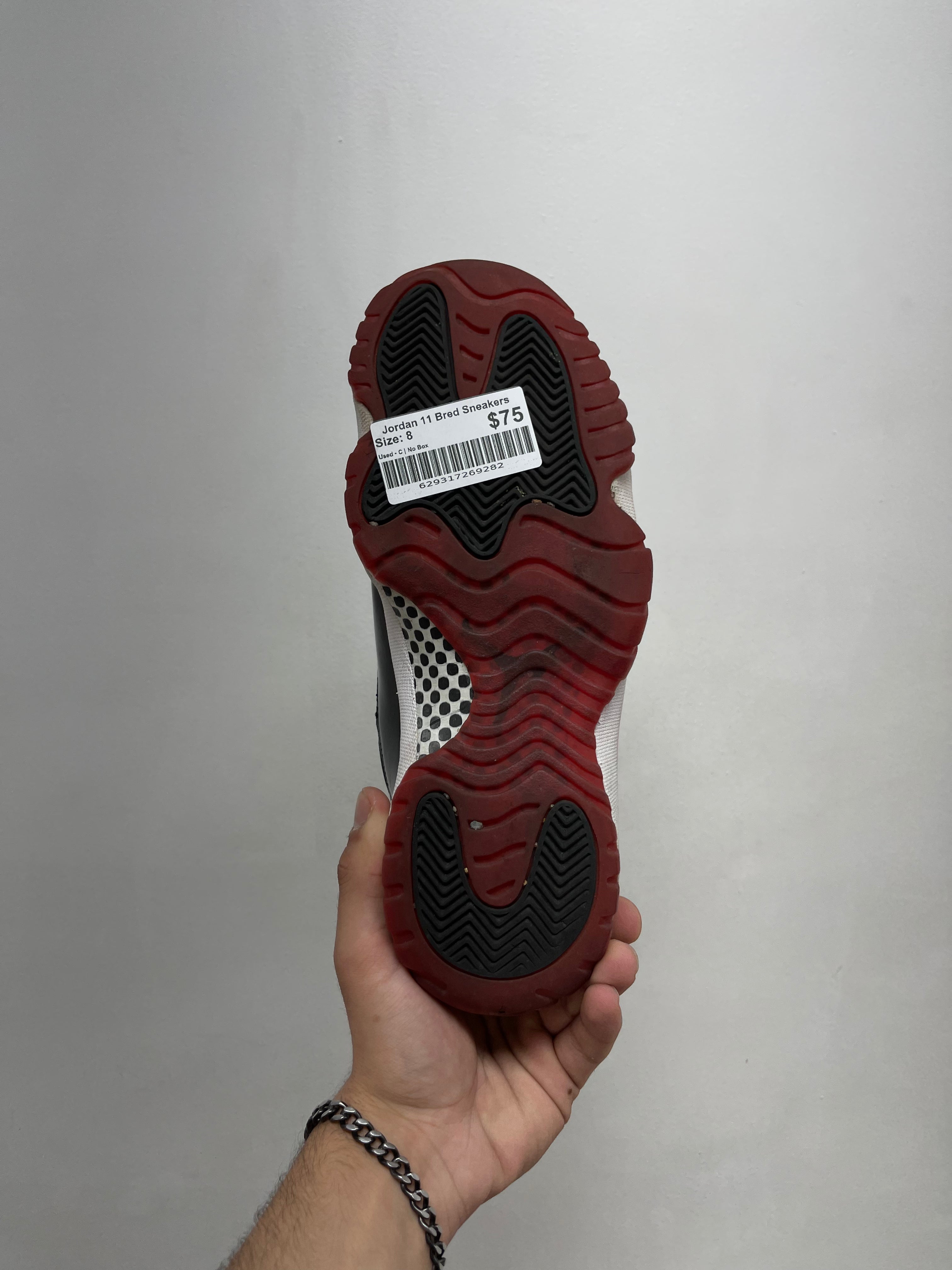 Jordan 11 Bred Sneakers
