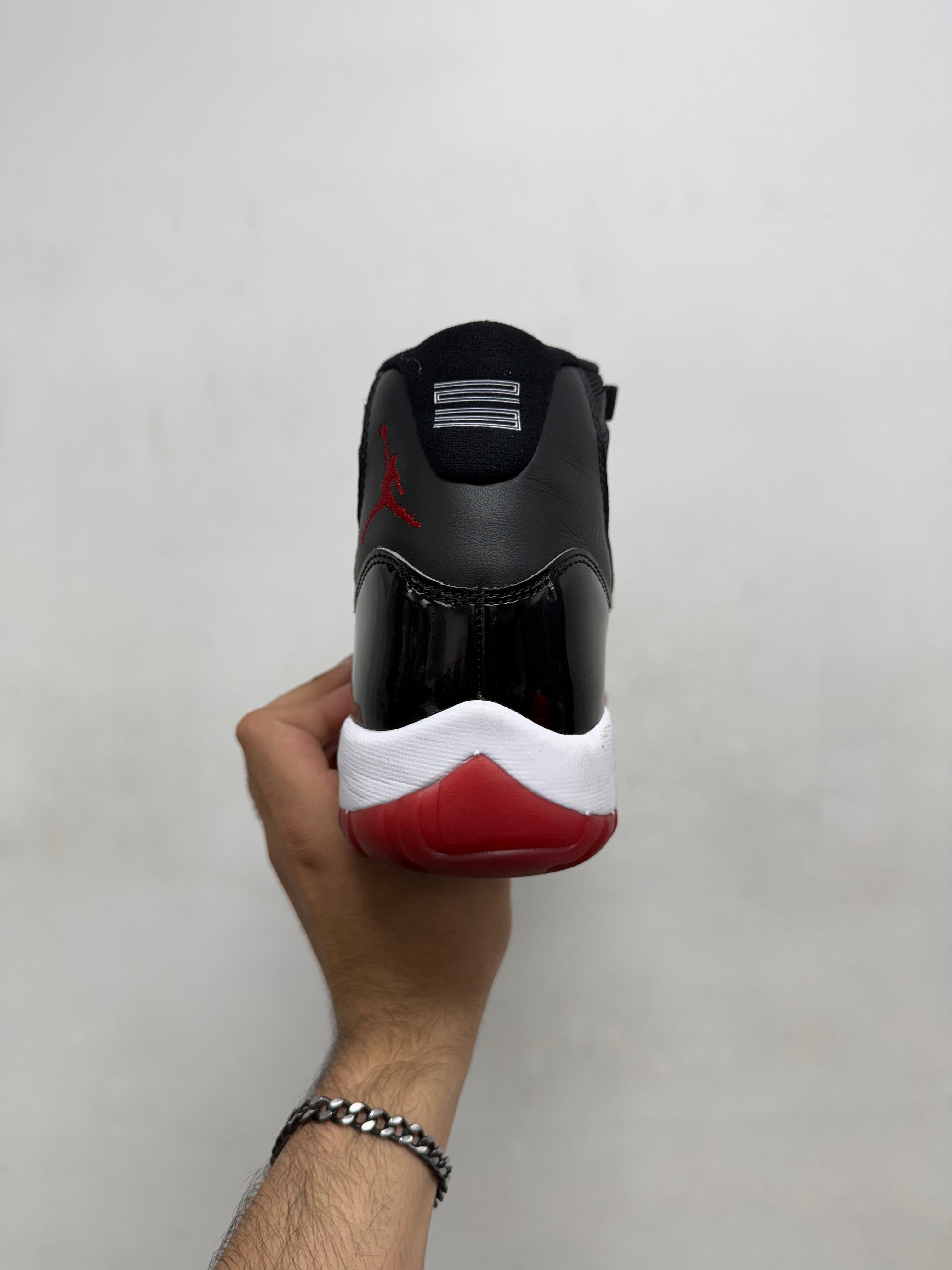 Jordan 11 Bred Sneakers