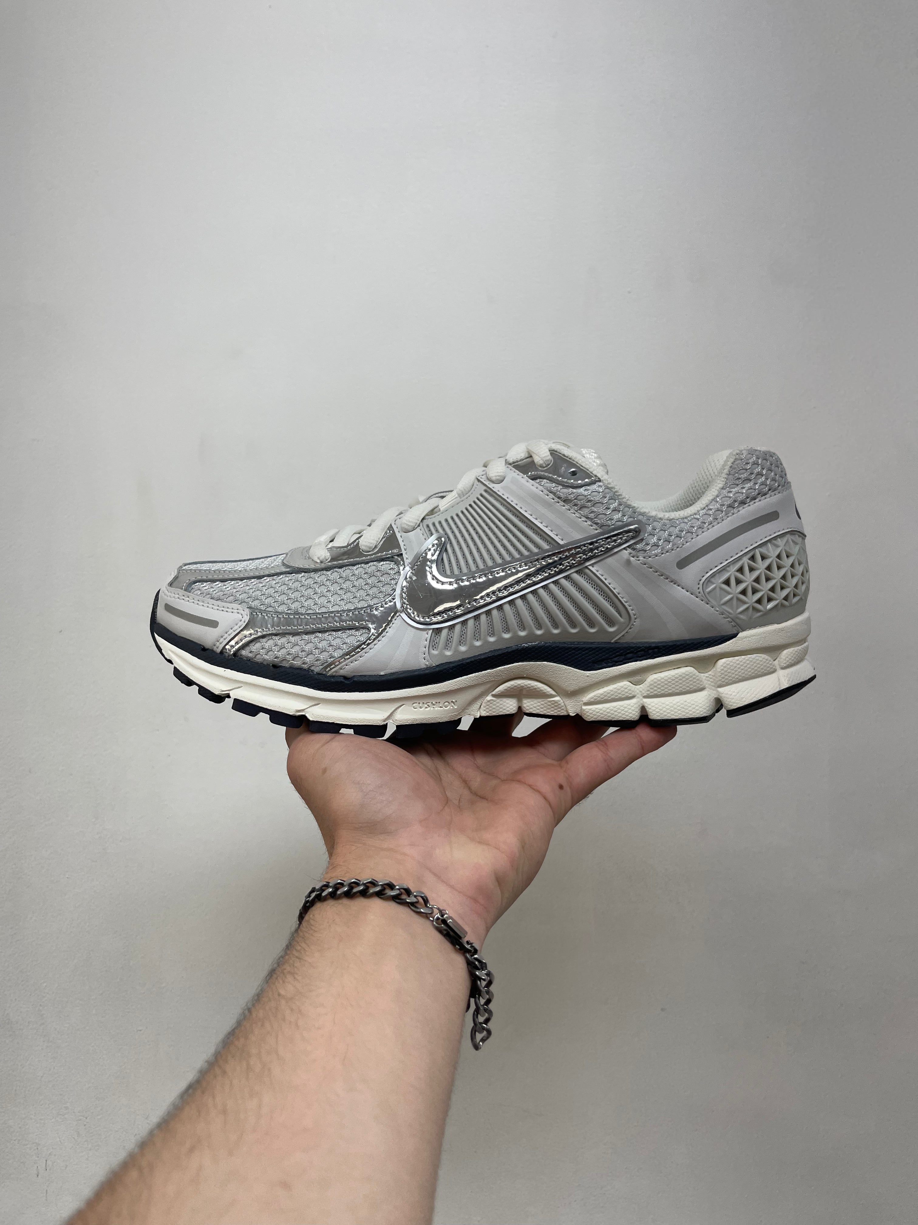 Nike Photon Dust Metallic Silver Vomero 5 Sneakers