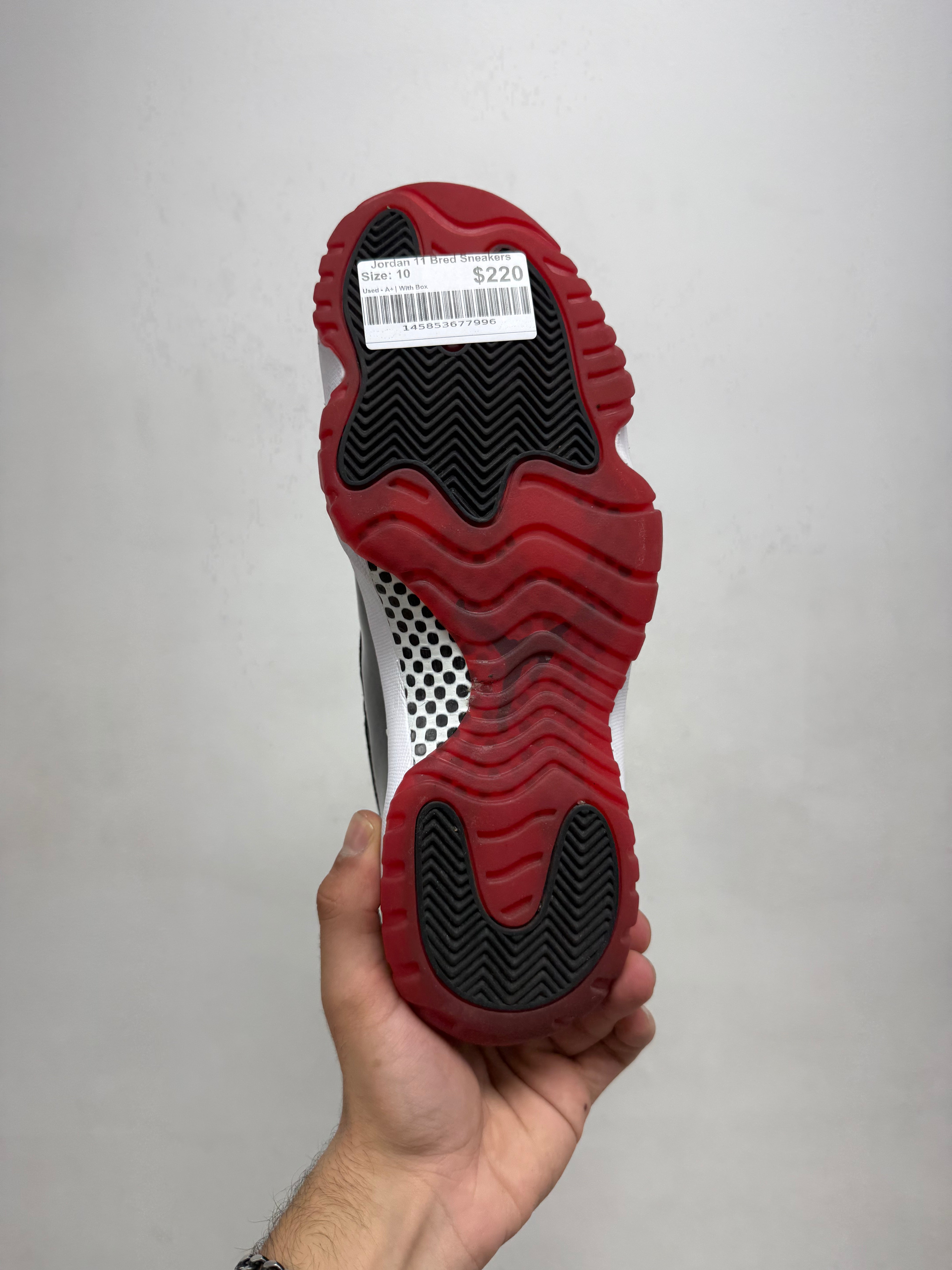 Jordan 11 Bred Sneakers