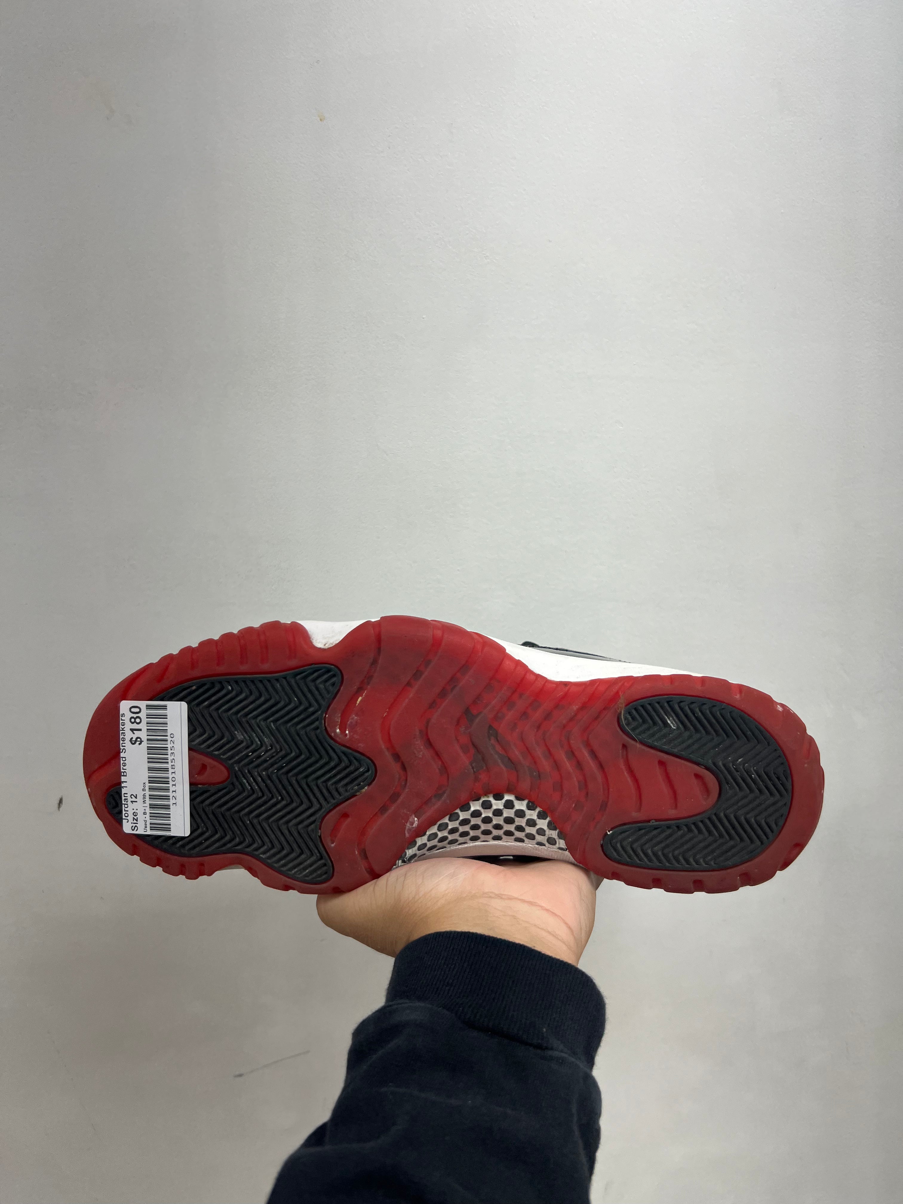 Jordan 11 Bred Sneakers