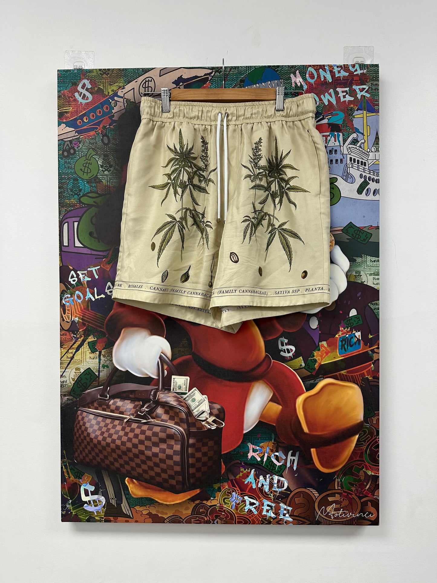 Amiri Silk Cannibis Shorts Used 50 (Large) N/A