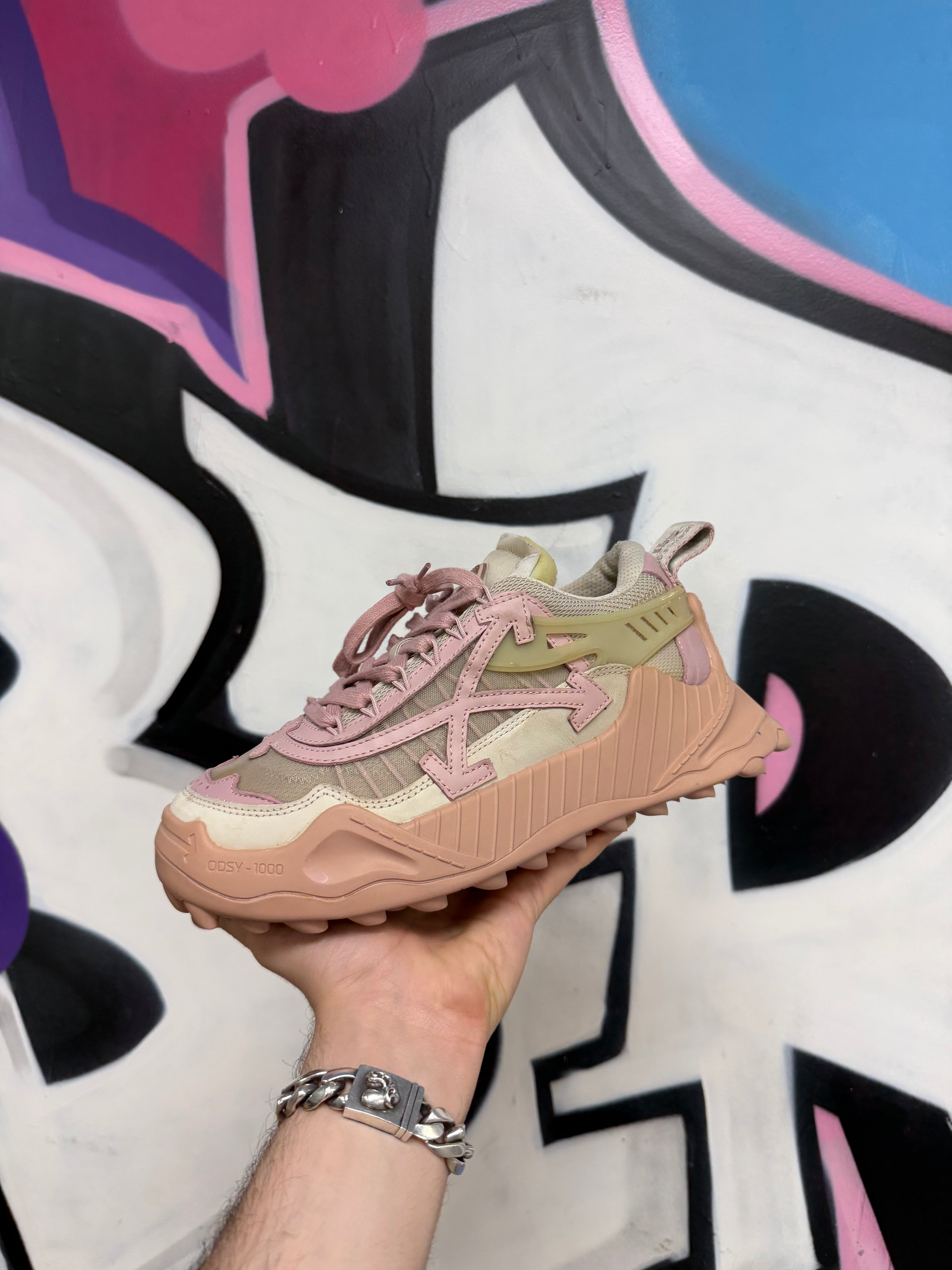 Off White Odsy Beige Pink Used 40 (US 7) No Box